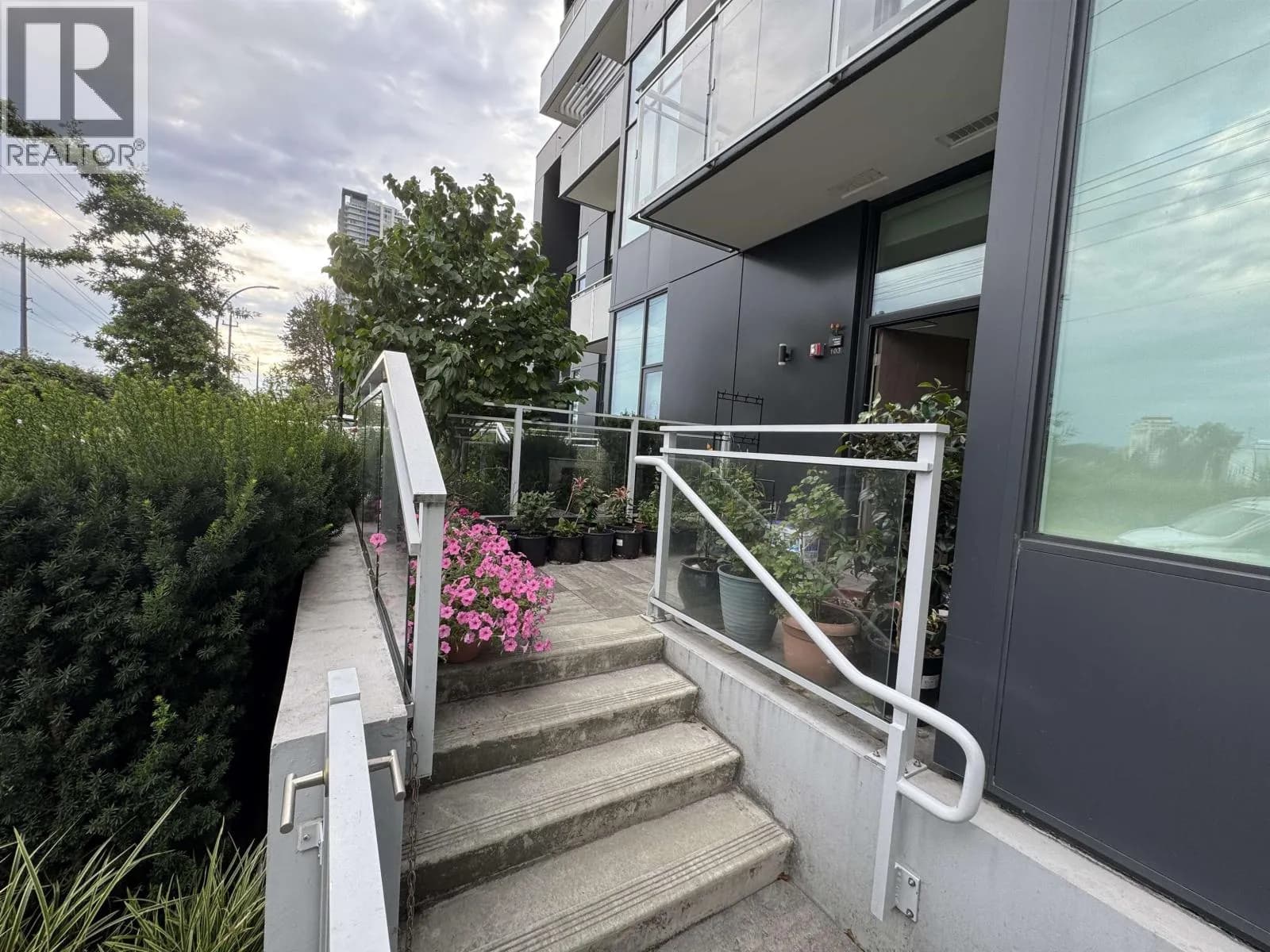 #103 4433 ALASKA STREET, Burnaby, BC photo 3