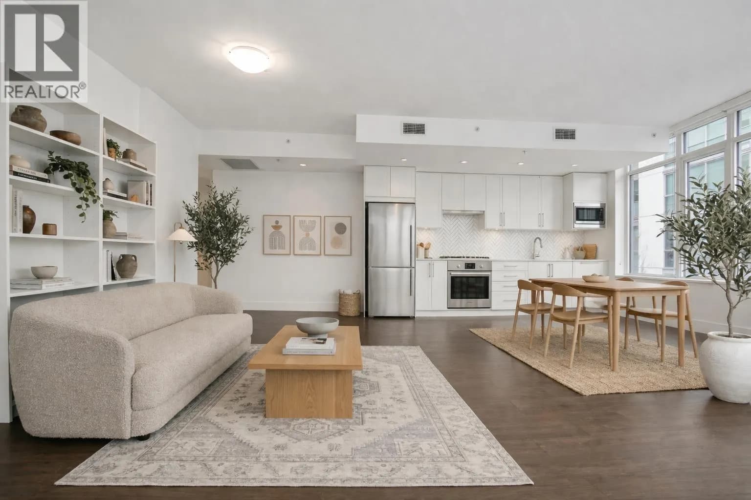 2455 KINGSWAY, Vancouver