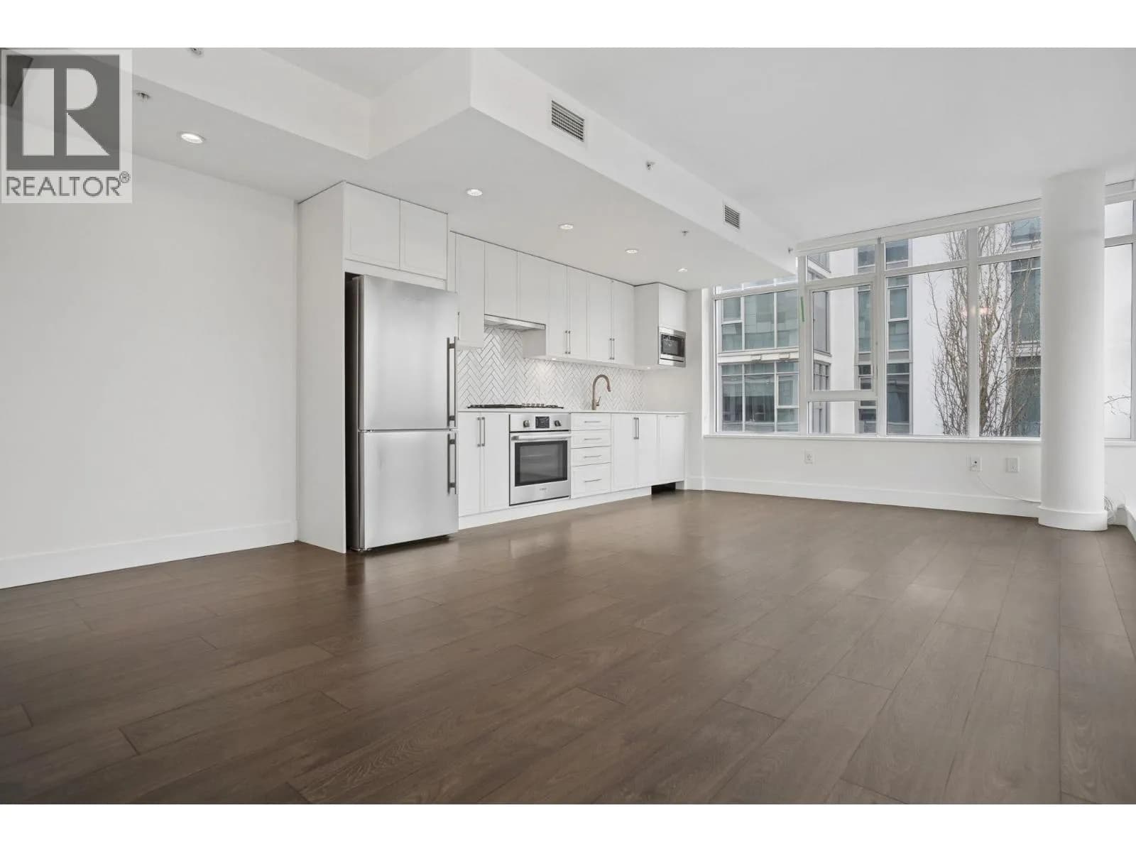 #302 2455 KINGSWAY, Vancouver, BC photo 3