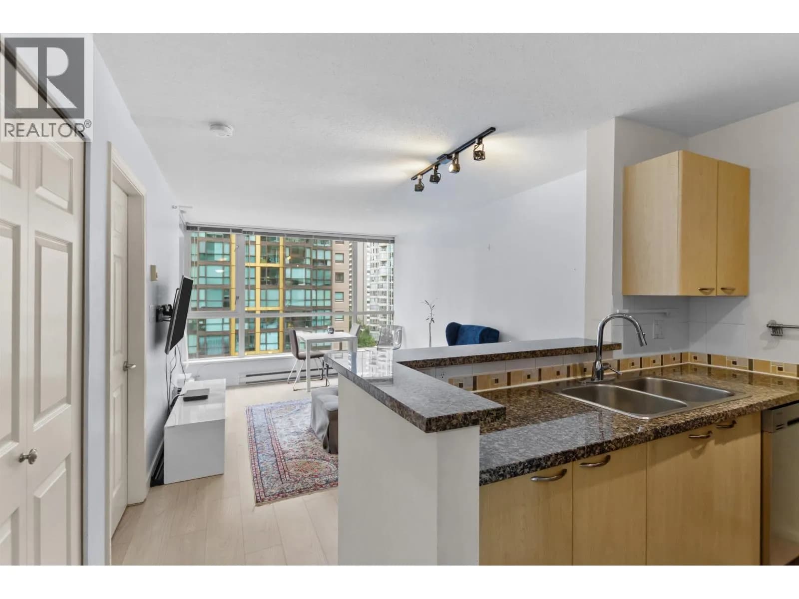 #1401 1420 W GEORGIA STREET, Vancouver, BC photo 2