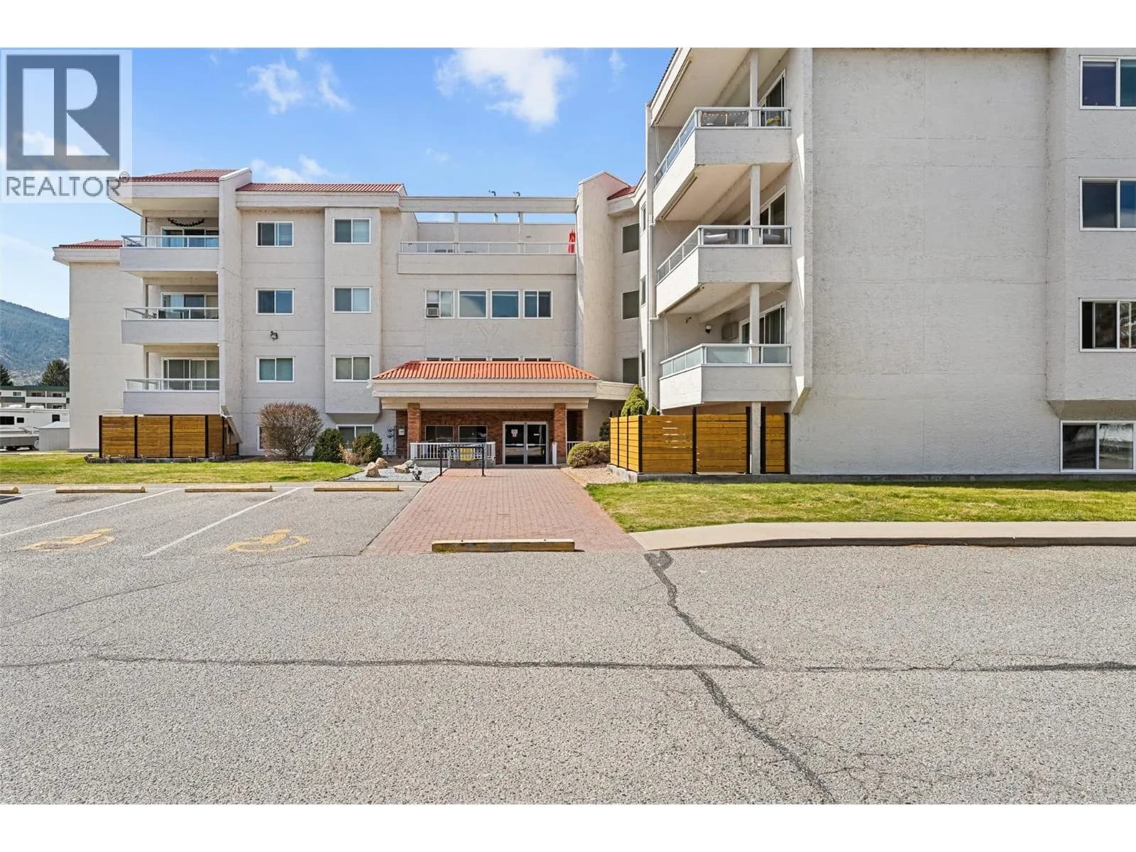#205 284 Yortkton Avenue, Penticton, BC photo 2