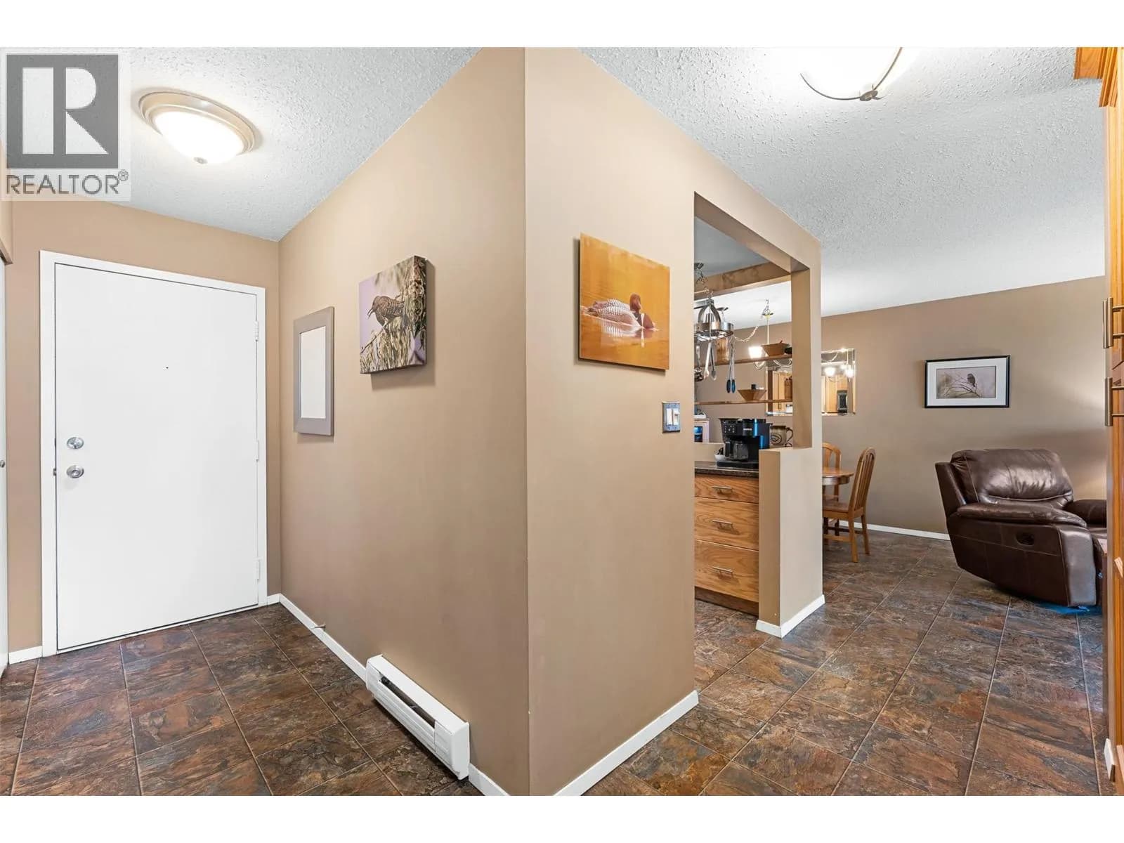 #205 284 Yortkton Avenue, Penticton, BC photo 3