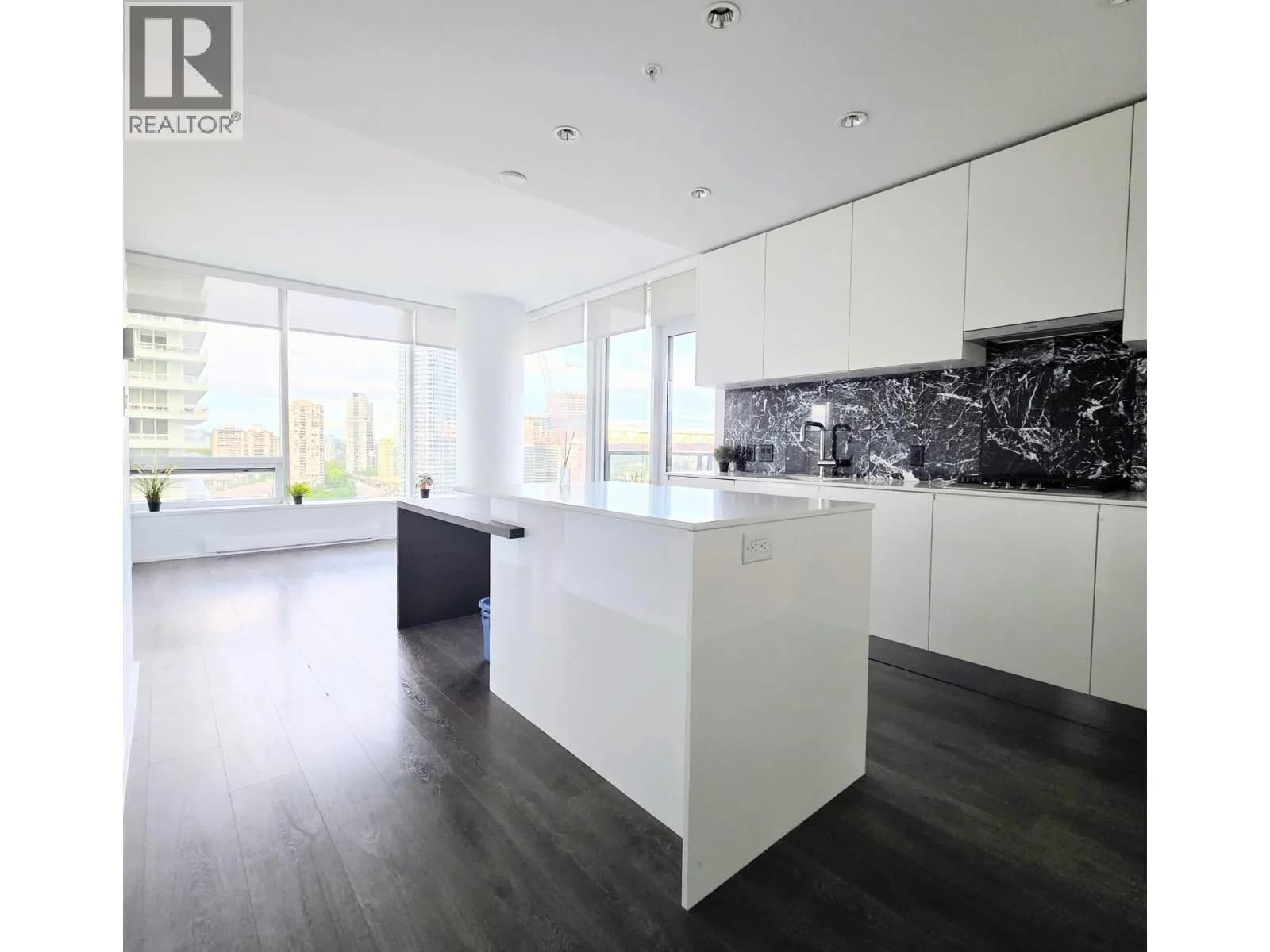 #1102 1955 SE ALPHA WAY, Burnaby, BC photo 2