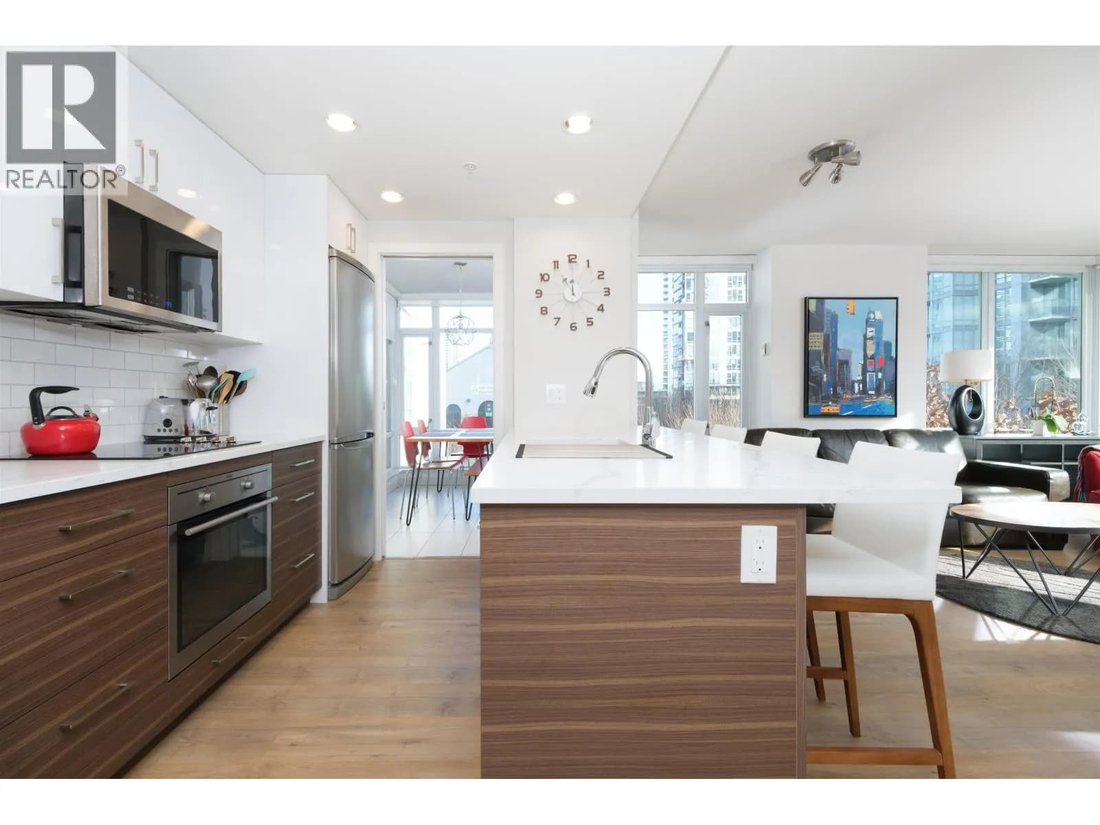 #501 161 W GEORGIA STREET, Vancouver, BC photo 2