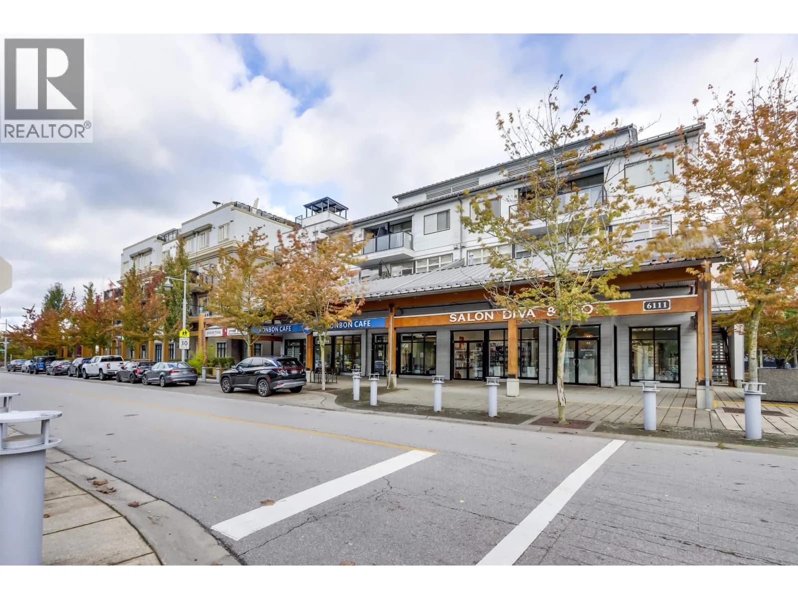 6077 LONDON ROAD, Richmond