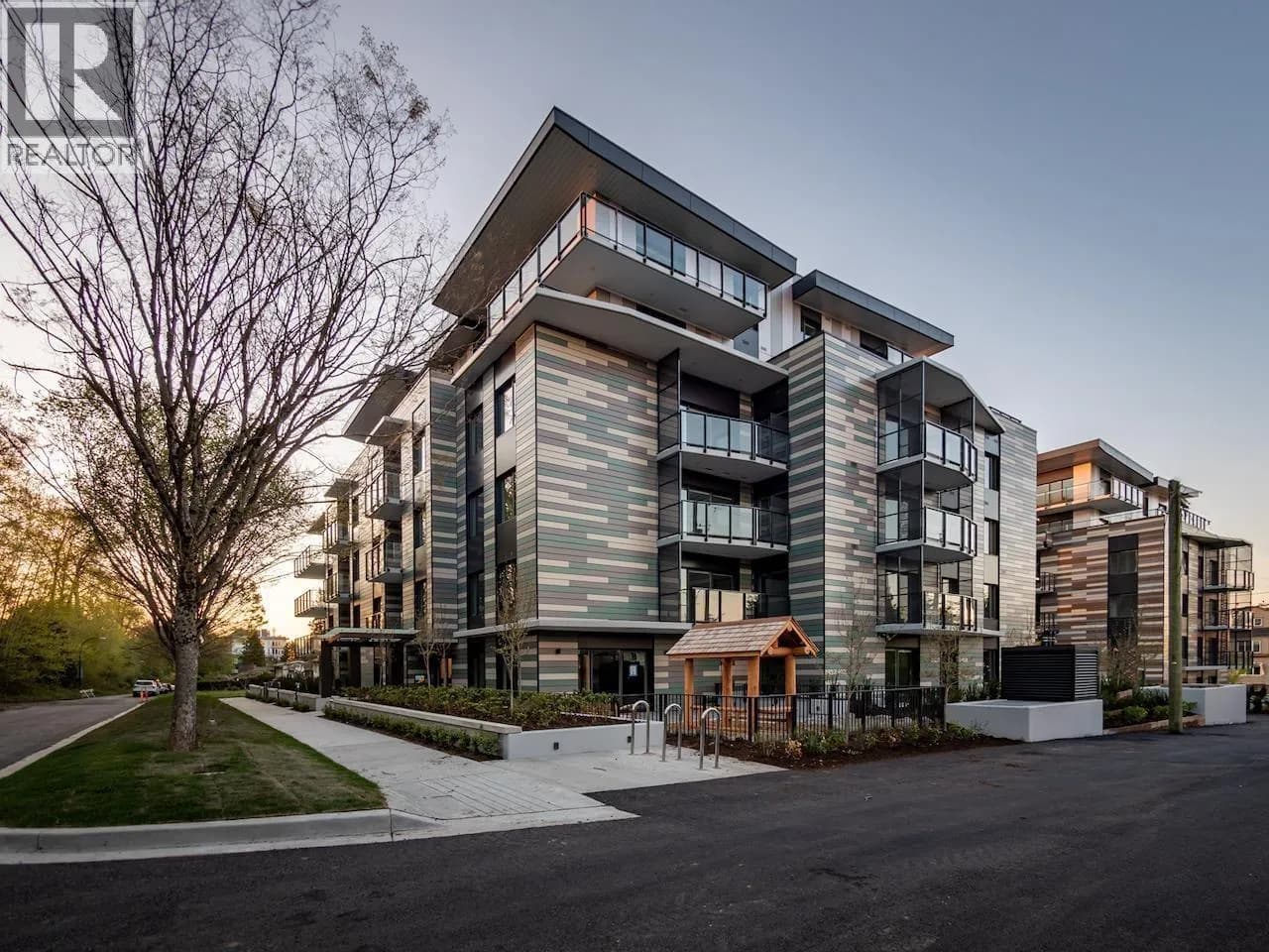 #302 488 W 58TH AVENUE, Vancouver, BC photo 2