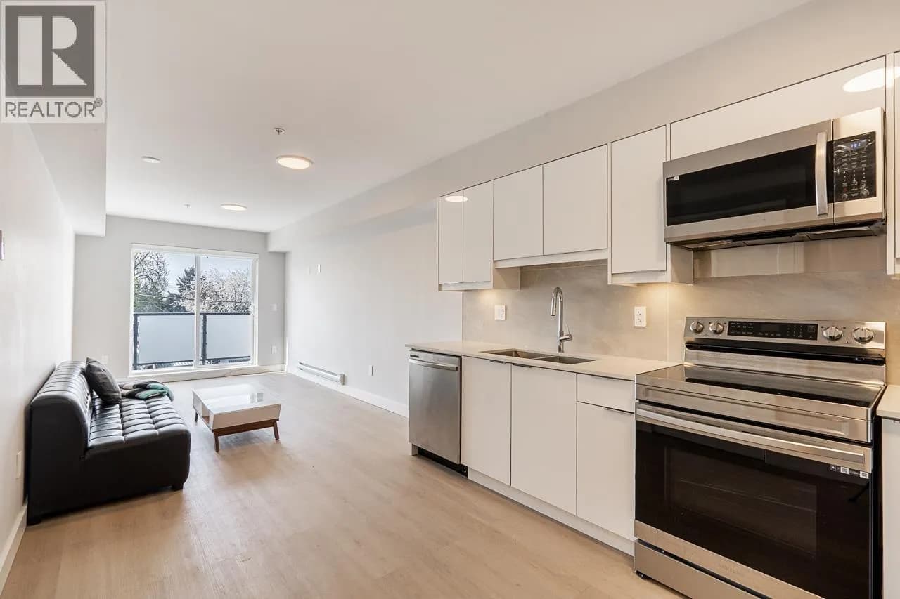 #304 3050 KINGSWAY, Vancouver, BC photo 3