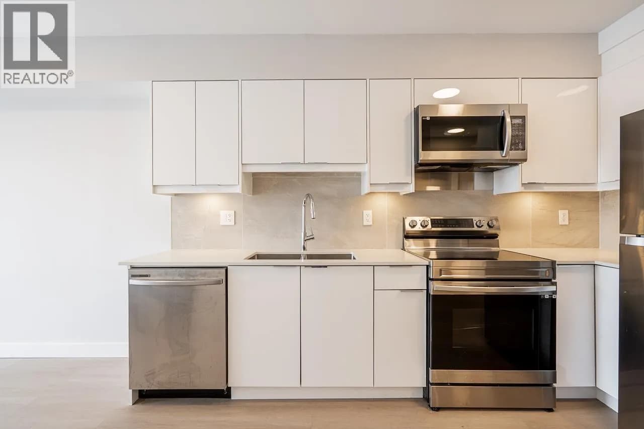 #304 3050 KINGSWAY, Vancouver, BC photo 4