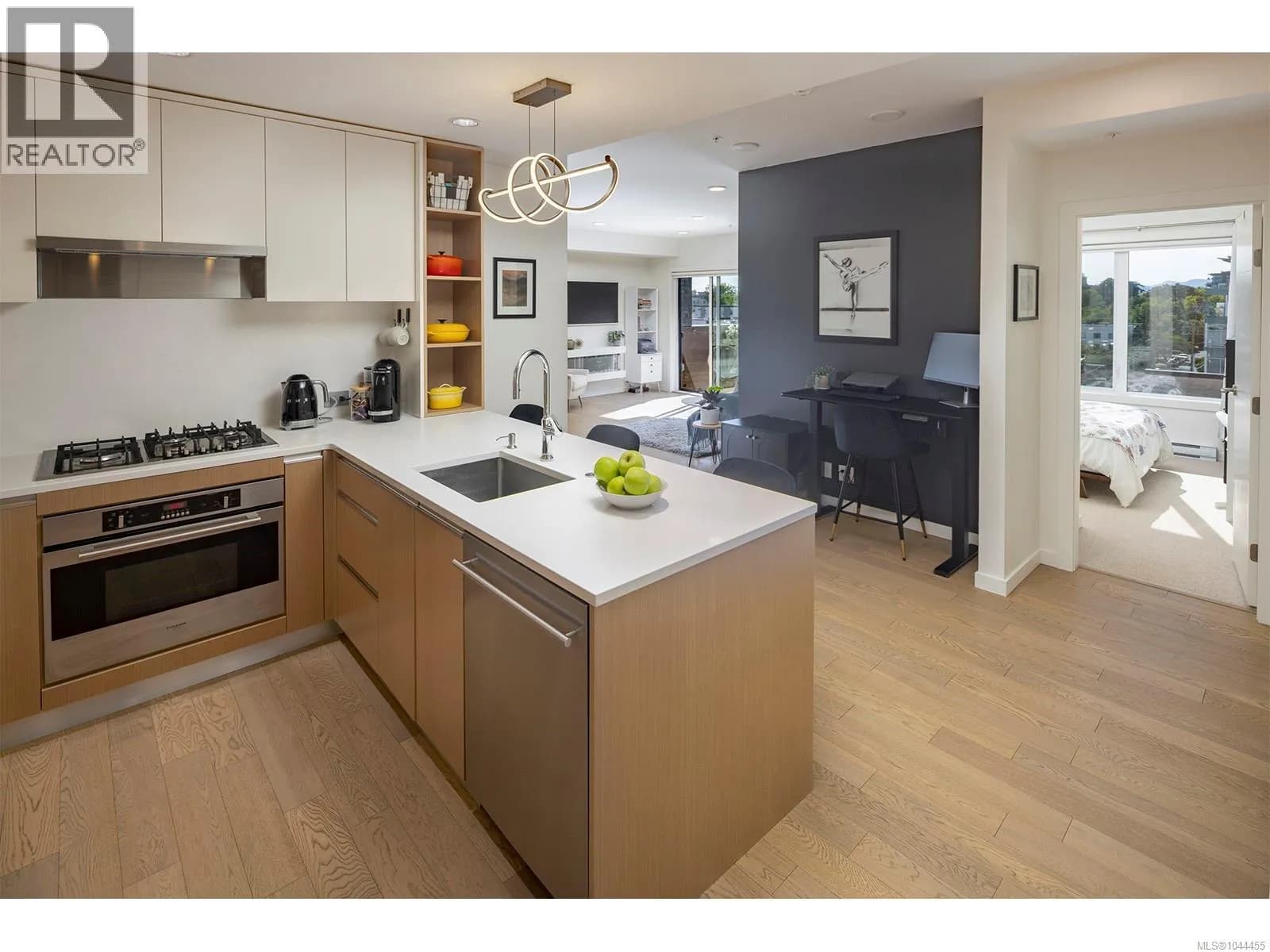 #502 1033 Cook St, Victoria, BC photo 2