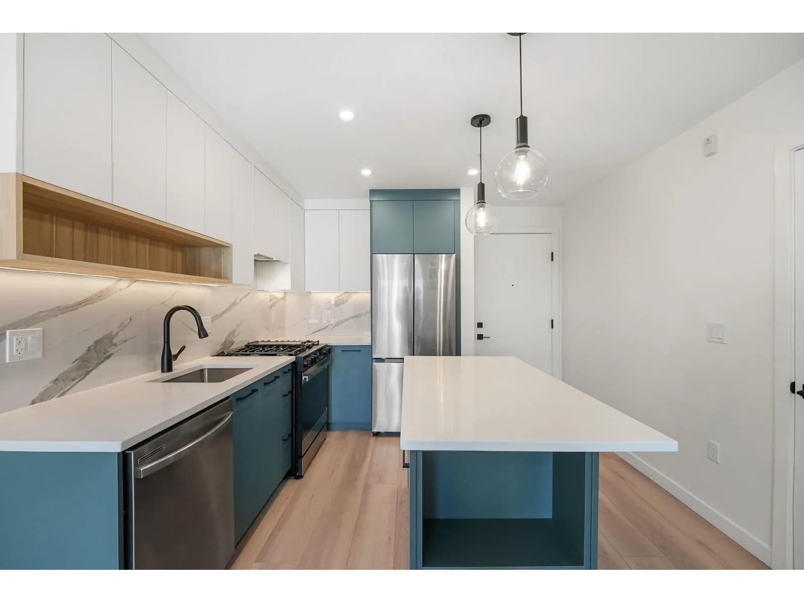 #409 6270 GOOSEBERRY DRIVE, Surrey, BC photo 2
