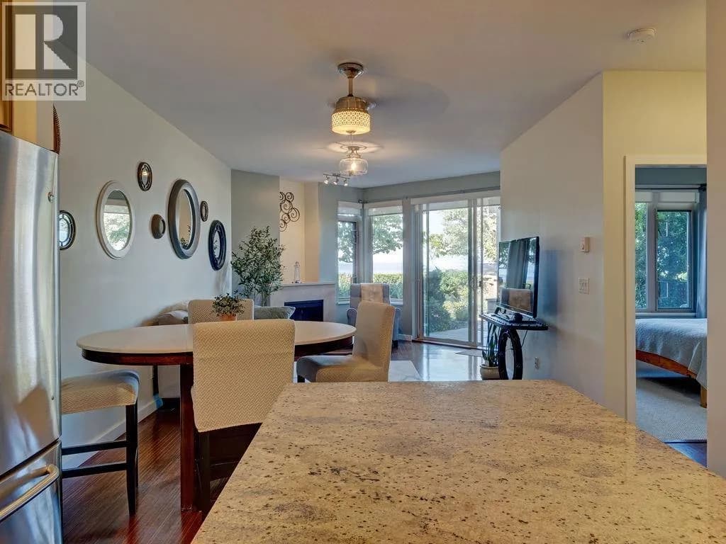 #105 5160 DAVIS BAY ROAD, Sechelt, BC photo 5