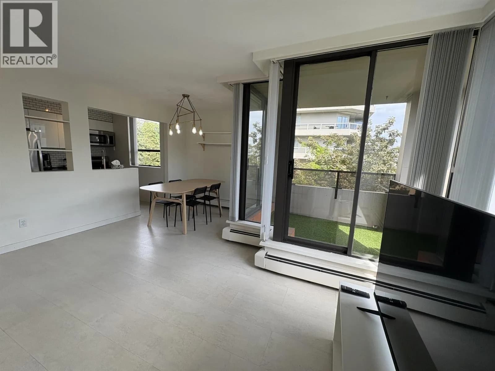#502 1737 DUCHESS AVENUE, West Vancouver, BC photo 2