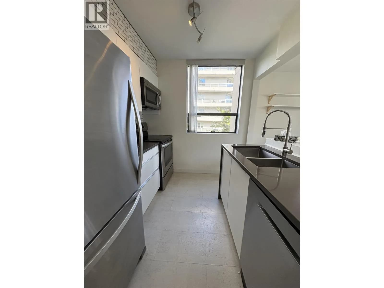 #502 1737 DUCHESS AVENUE, West Vancouver, BC photo 3