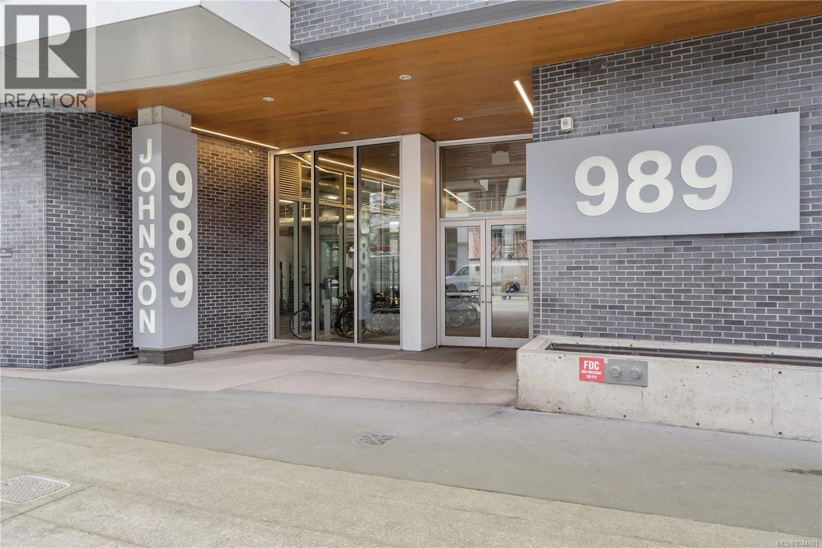 #213 989 Johnson St, Victoria, BC photo 3