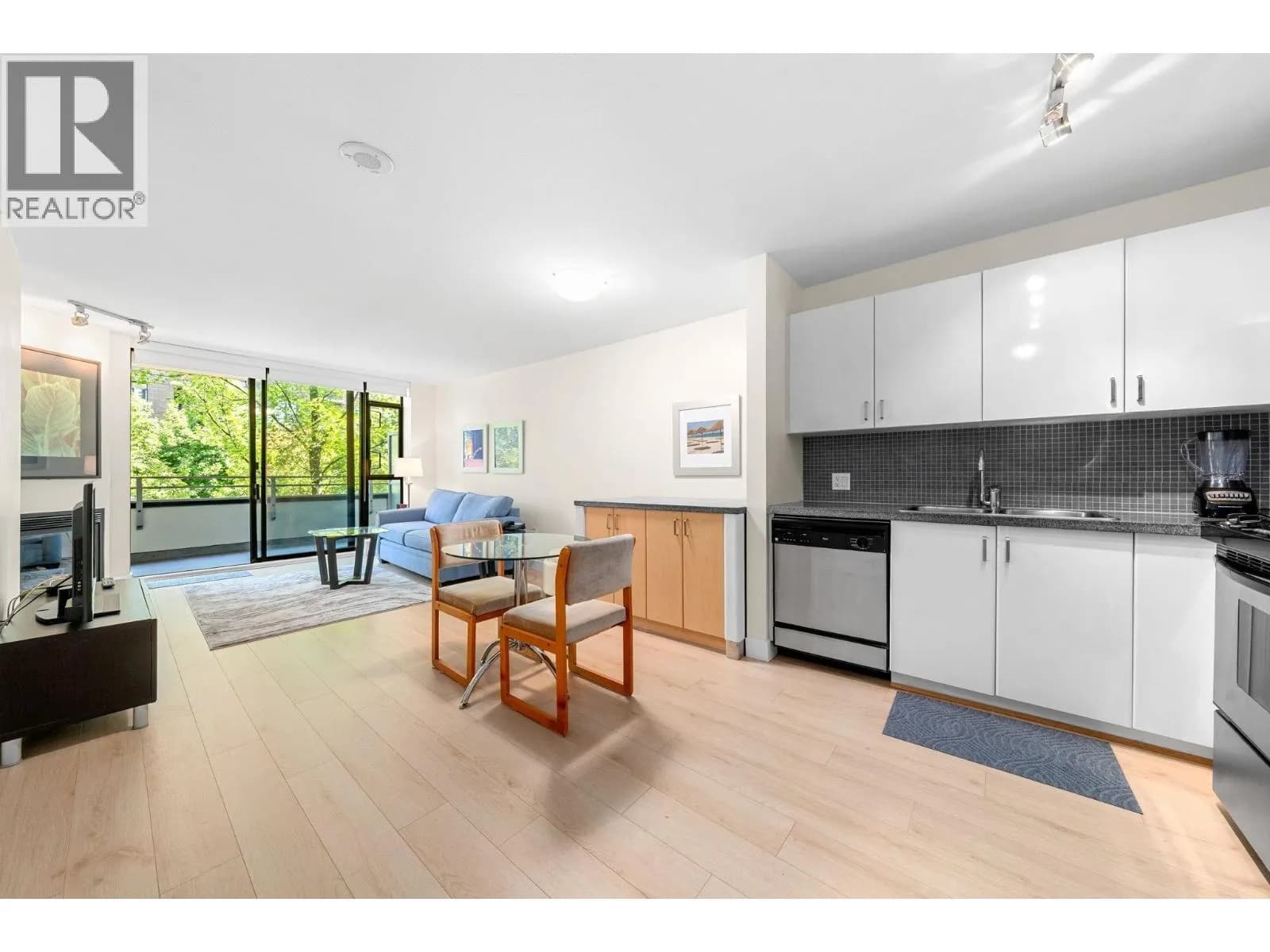 #305 175 W 1ST STREET, North Vancouver, BC photo 2