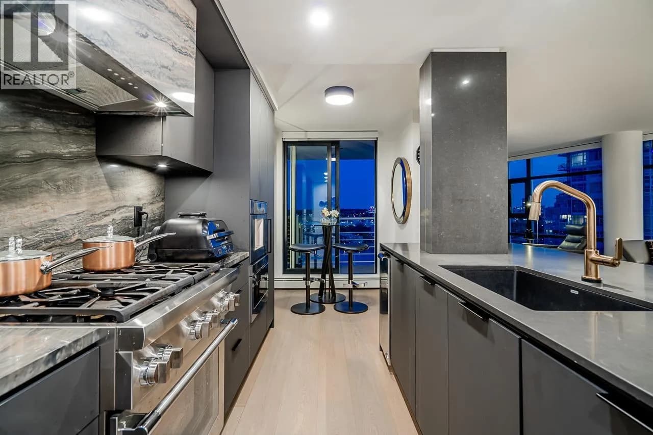 198 AQUARIUS MEWS, Vancouver