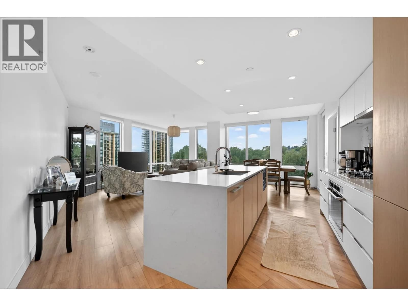 #807 1500 FERN STREET, North Vancouver, BC photo 3
