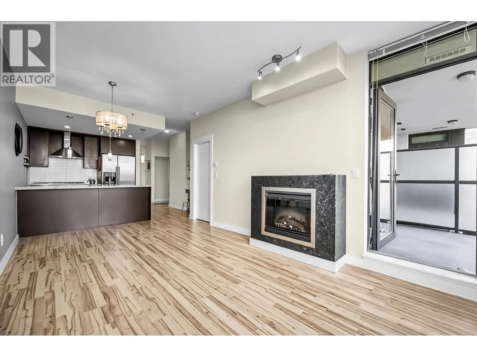 #1606 7088 18TH AVENUE, Burnaby, BC photo 3