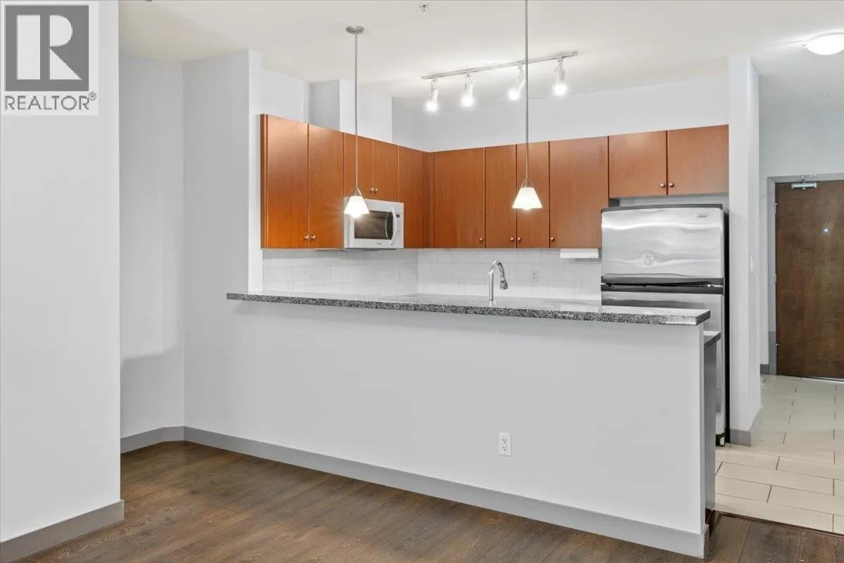 #312 100 CAPILANO ROAD, Port Moody, BC photo 5
