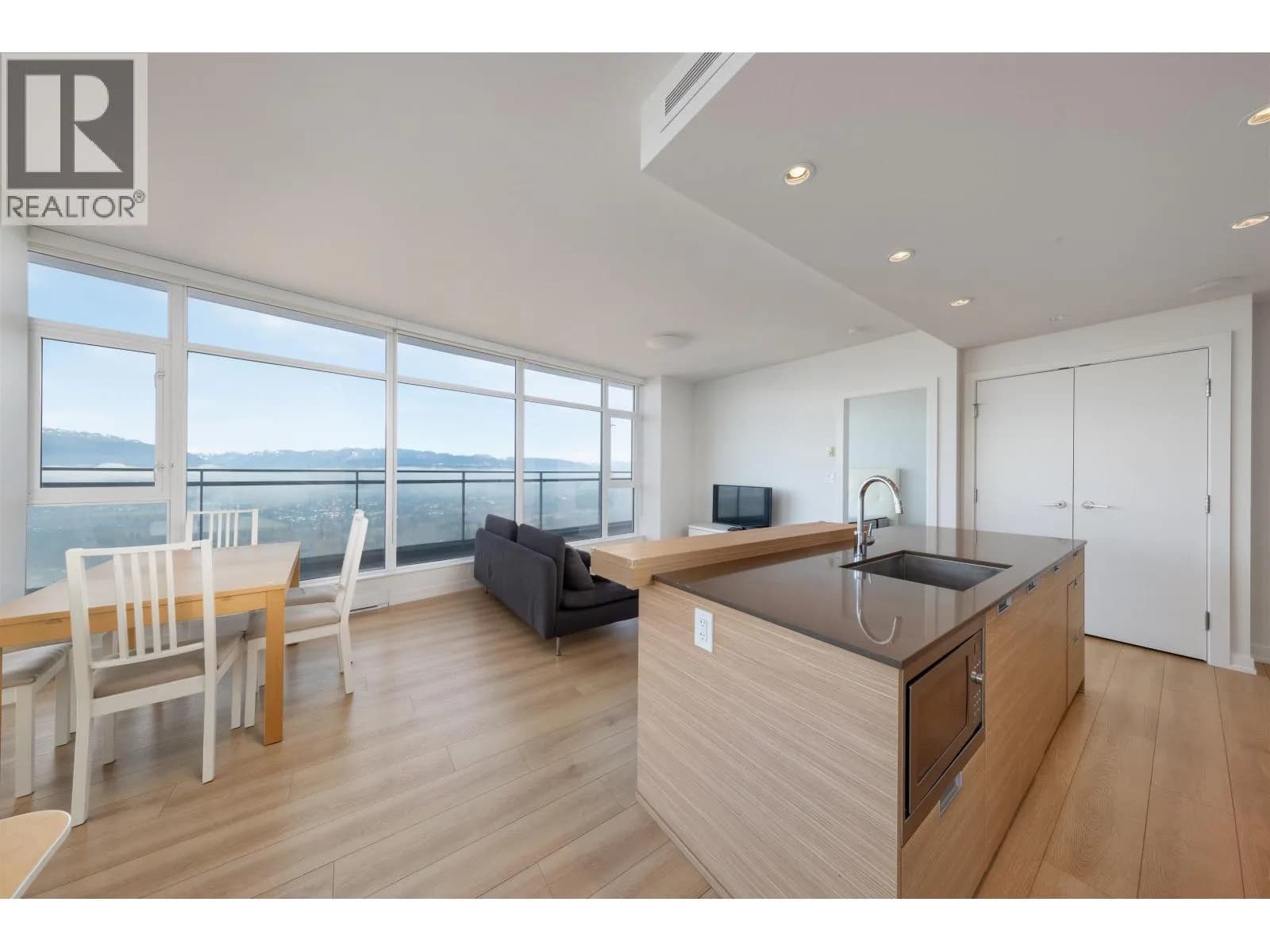 #3503 4688 KINGSWAY, Burnaby, BC photo 5