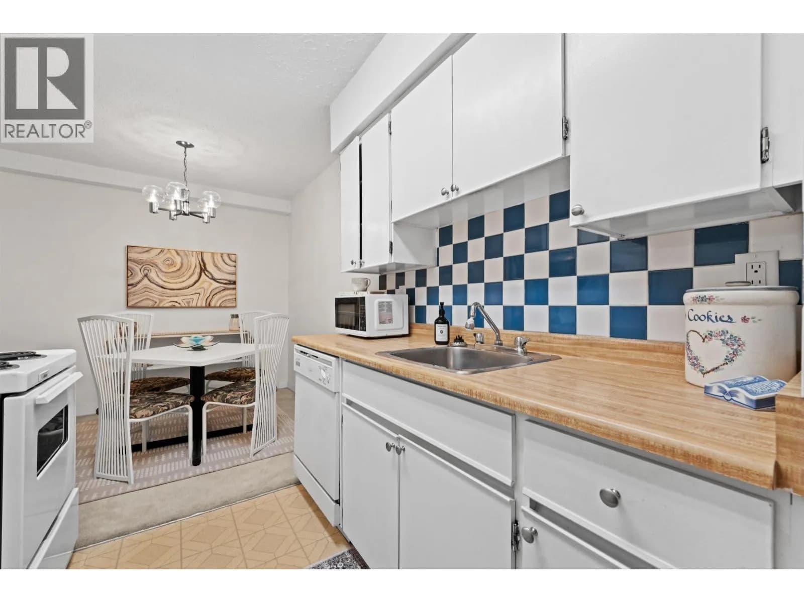 #206 250 W 1ST STREET, North Vancouver, BC photo 3