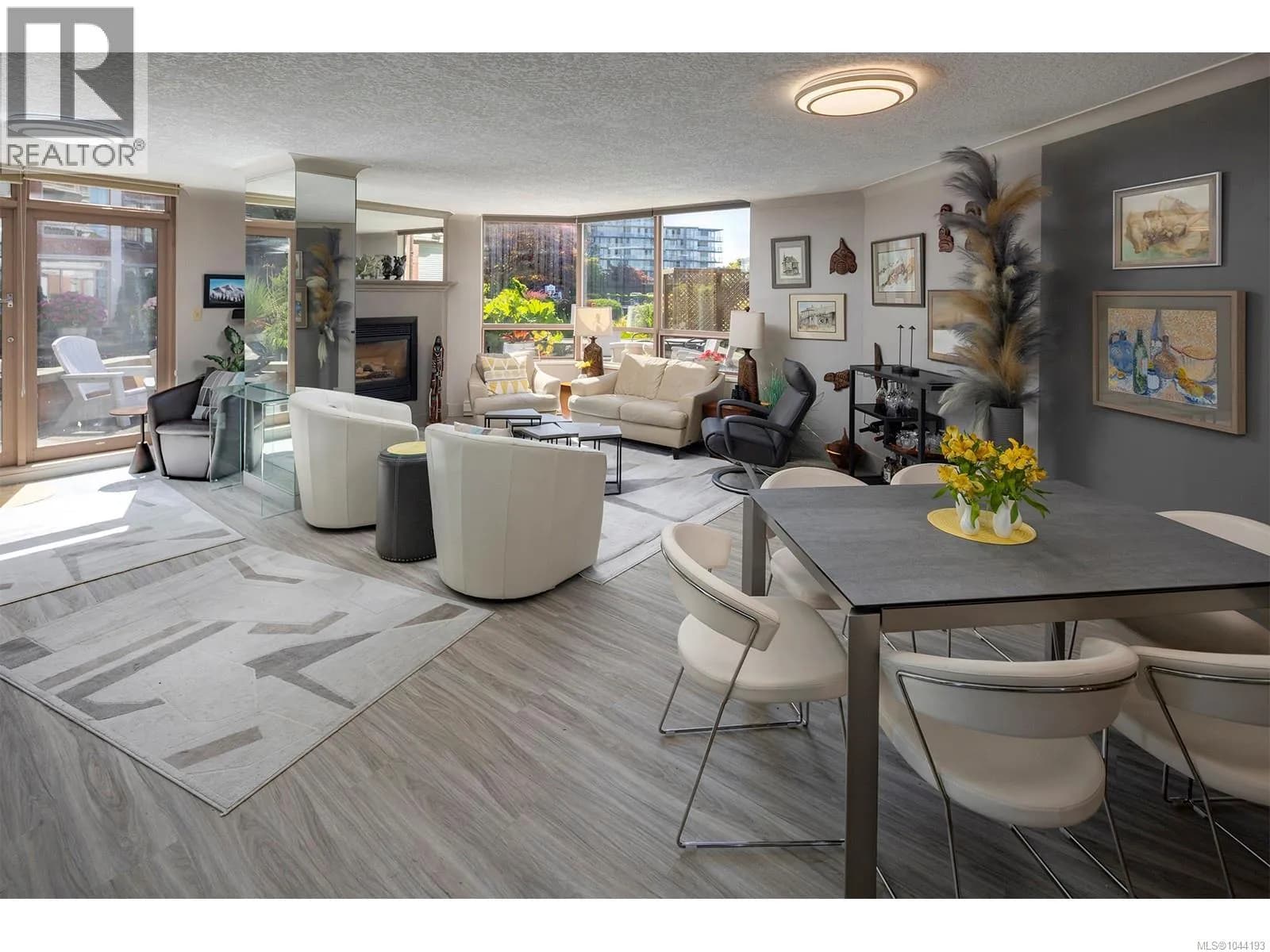 #101 636 Montreal St, Victoria, BC photo 2