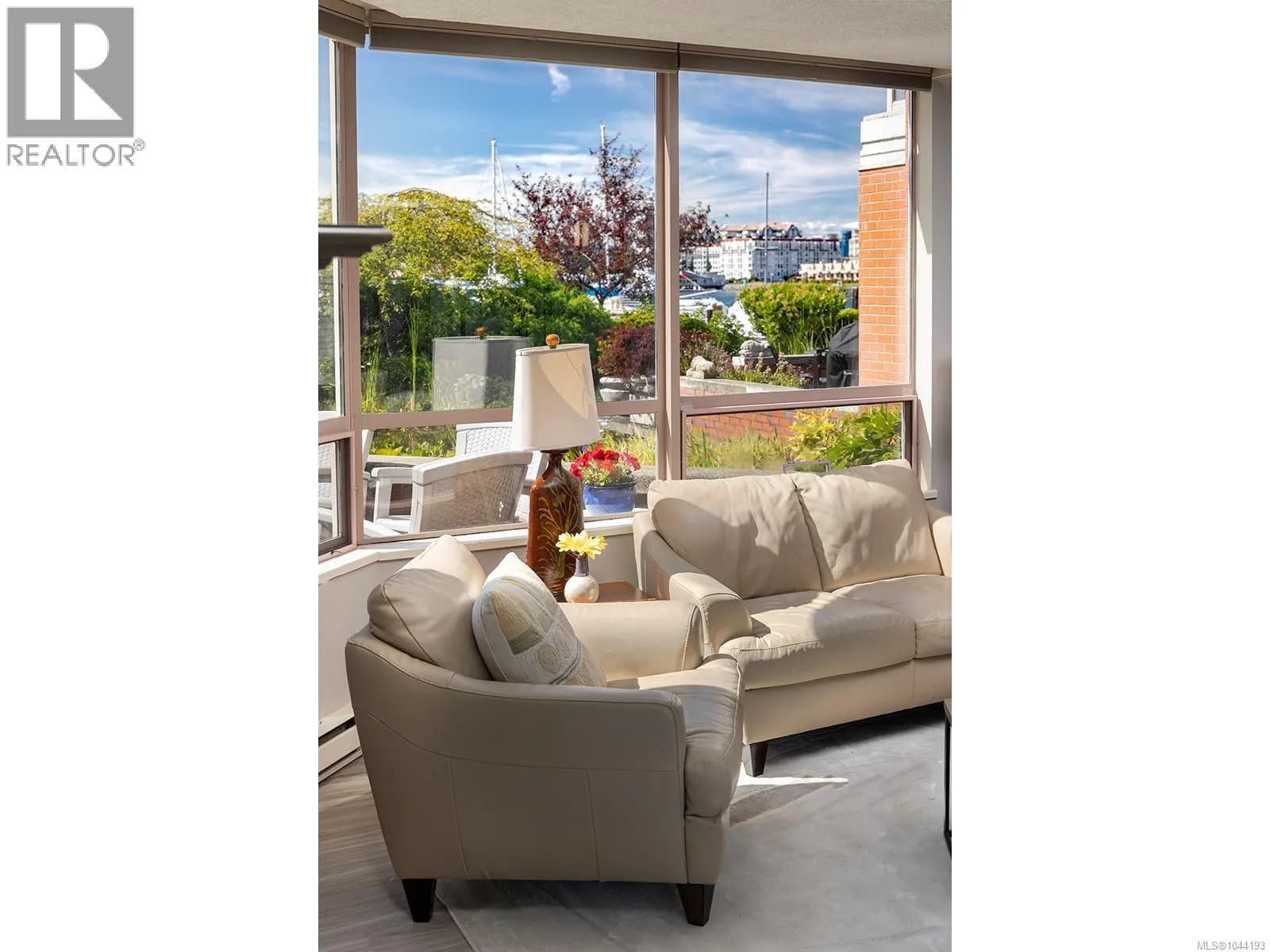 #101 636 Montreal St, Victoria, BC photo 4