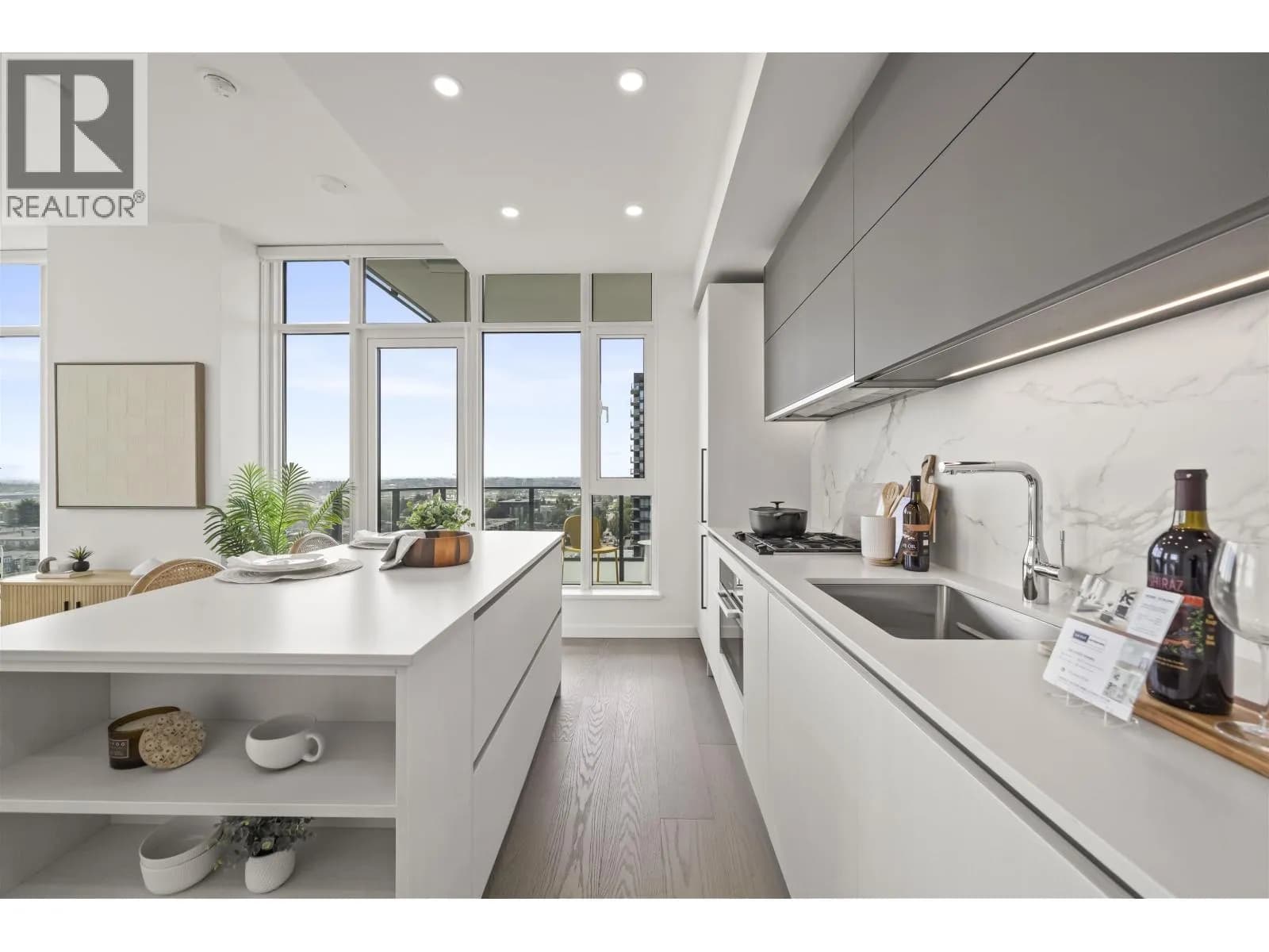 #905 8415 GRANVILLE STREET, Vancouver, BC photo 2