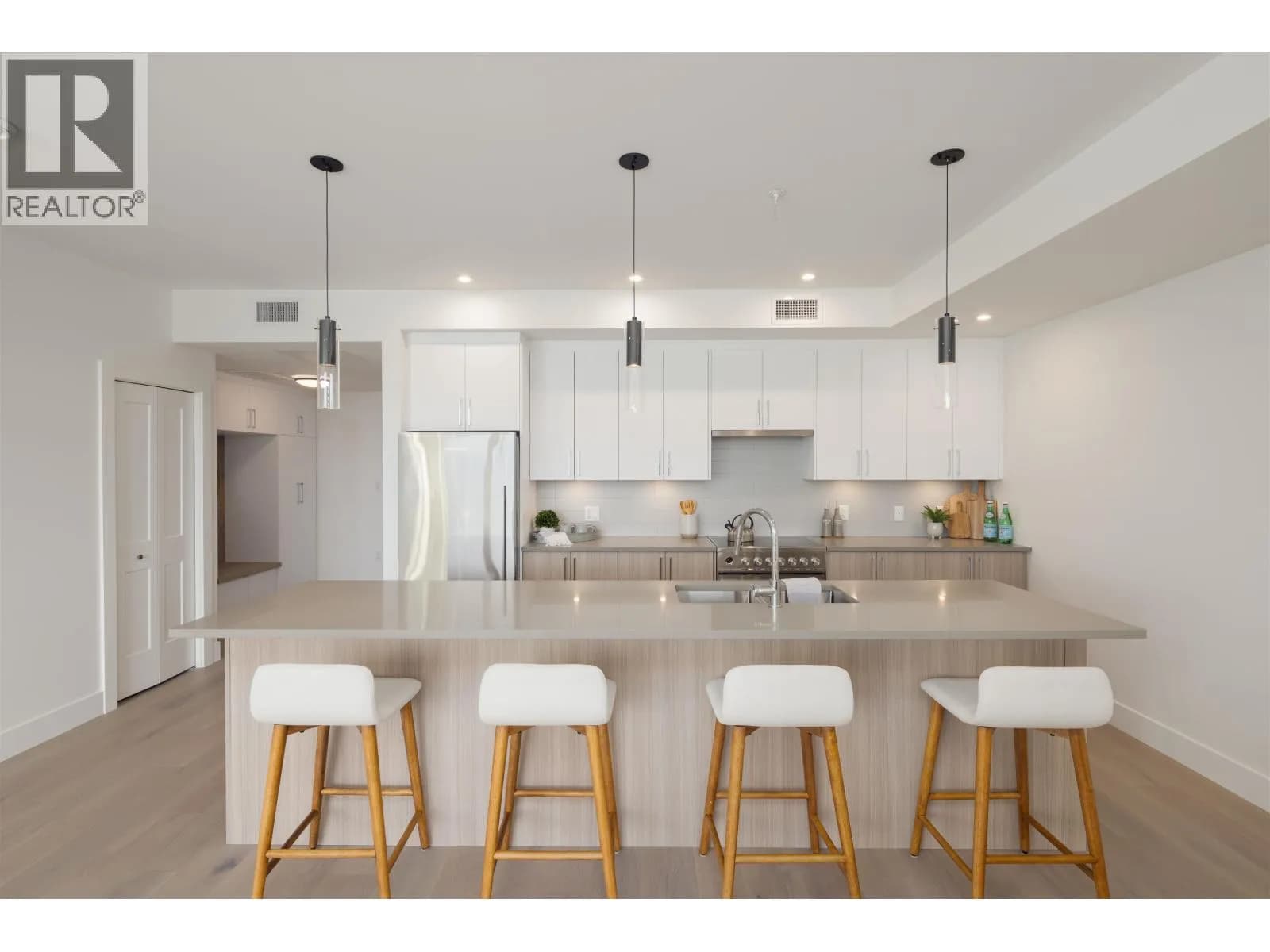 3405 MAMQUAM ROAD, Squamish