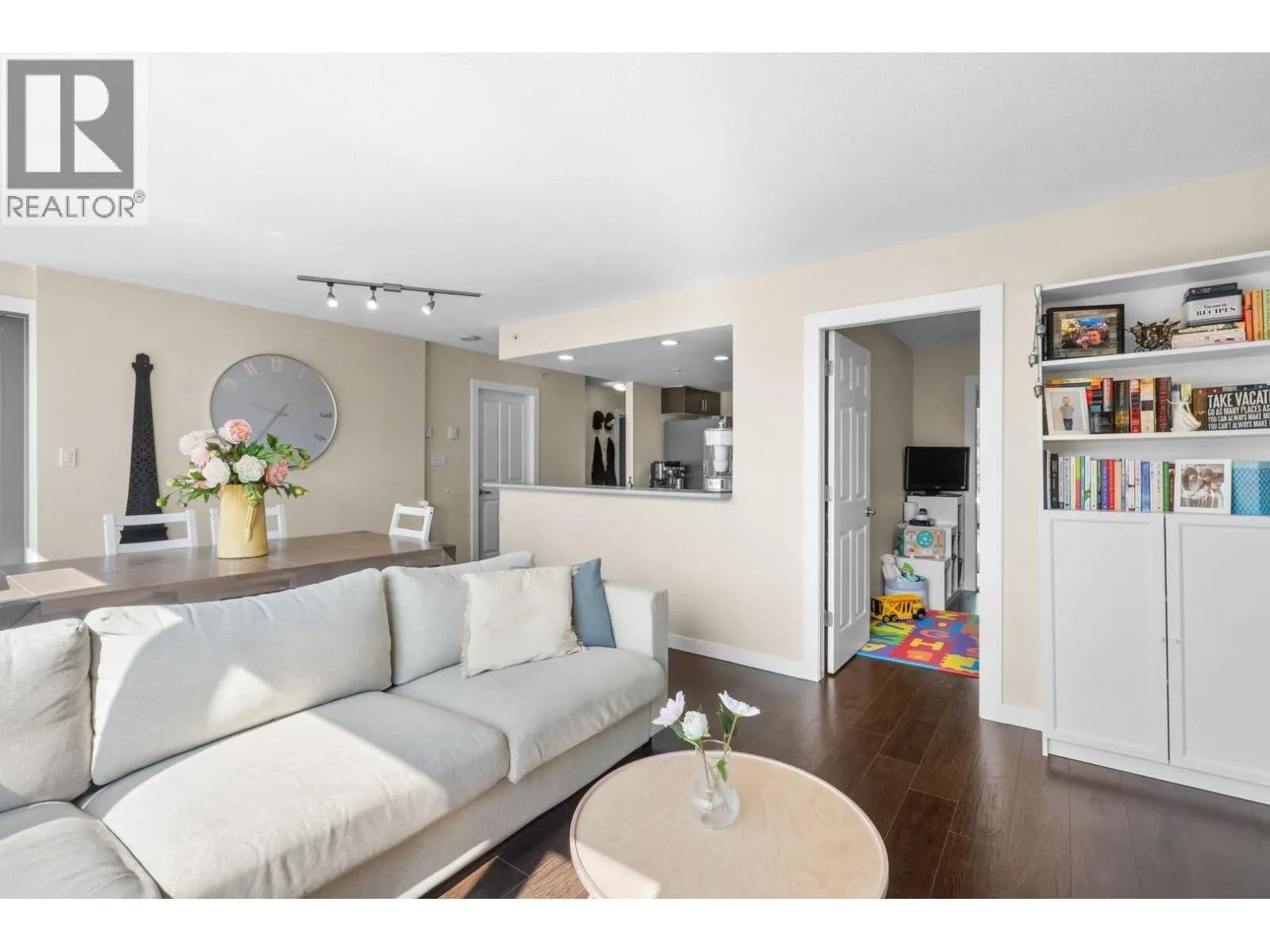 #902 295 GUILDFORD WAY, Port Moody, BC photo 5