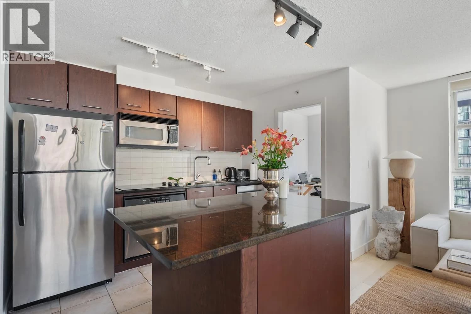 #808 1199 SEYMOUR STREET, Vancouver, BC photo 2