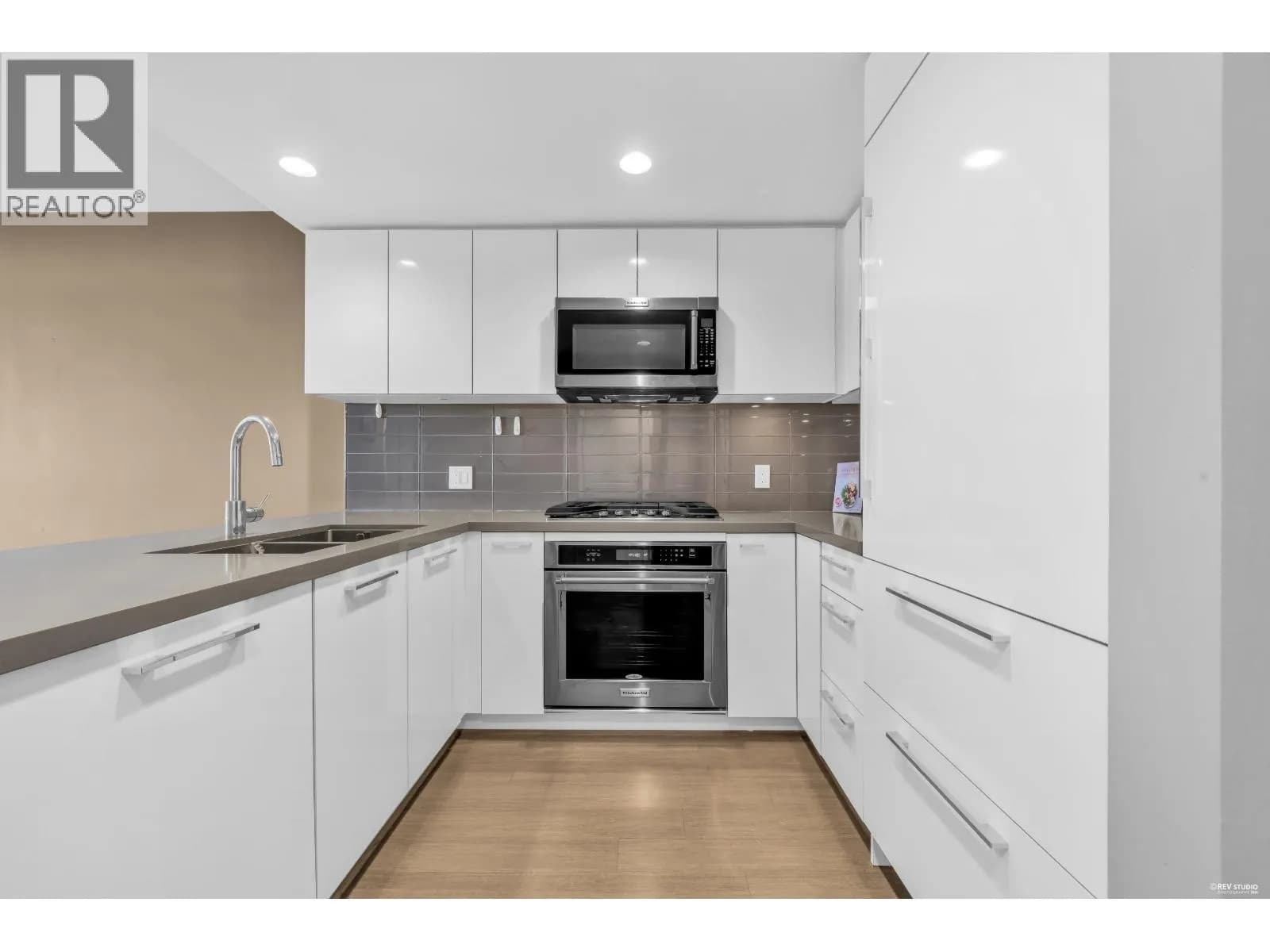 #2605 3093 WINDSOR GATE, Coquitlam, BC photo 3