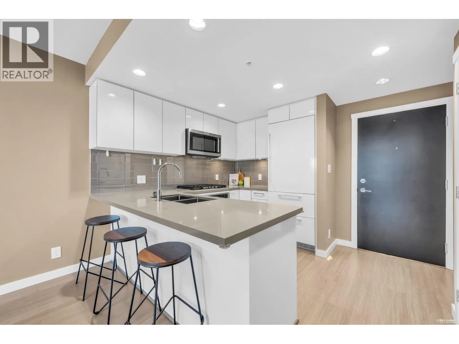 #2605 3093 WINDSOR GATE, Coquitlam, BC photo 4