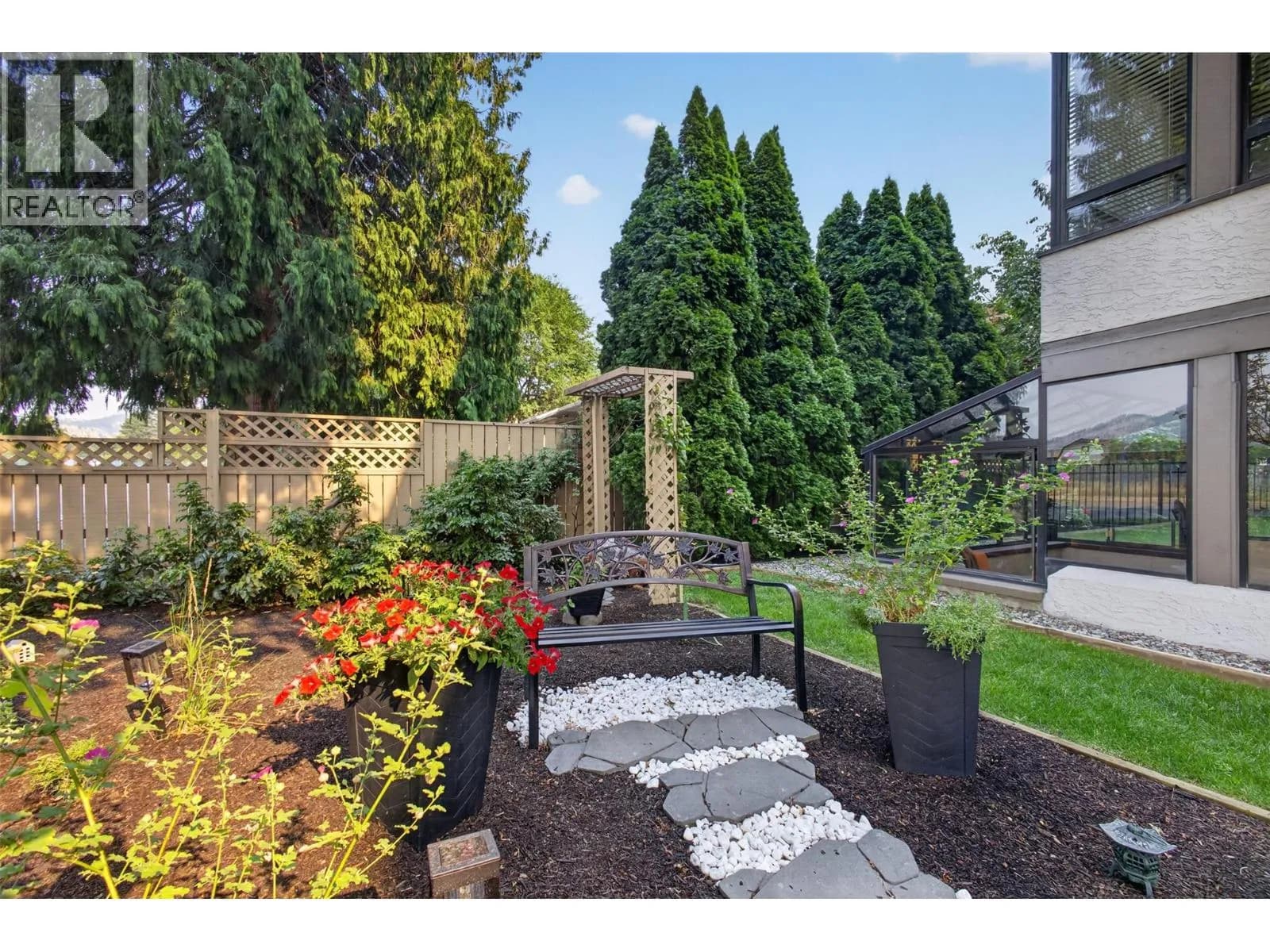 #102 1229 Bernard Avenue, Kelowna, BC photo 5