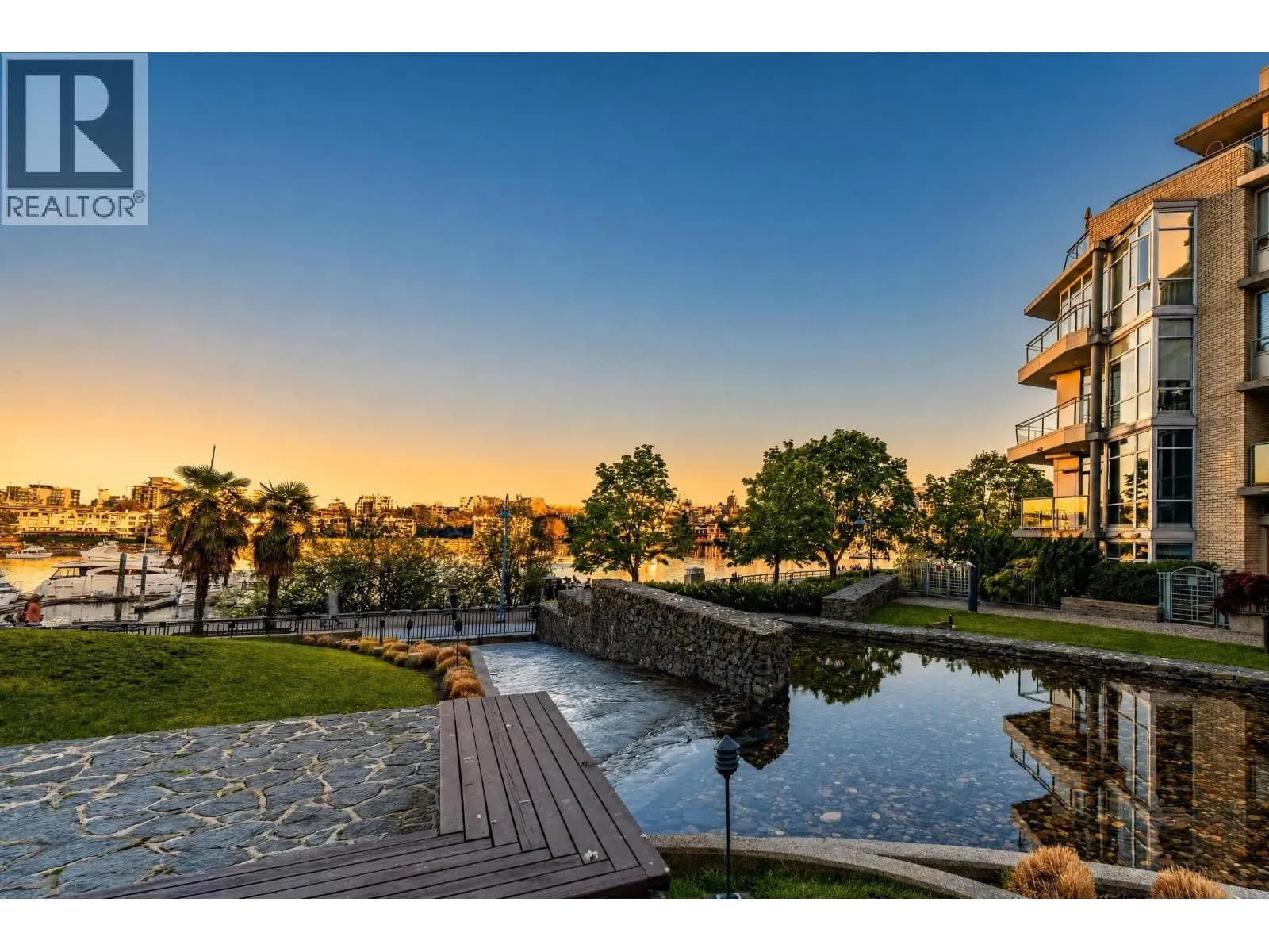 1228 MARINASIDE CRESCENT, Vancouver