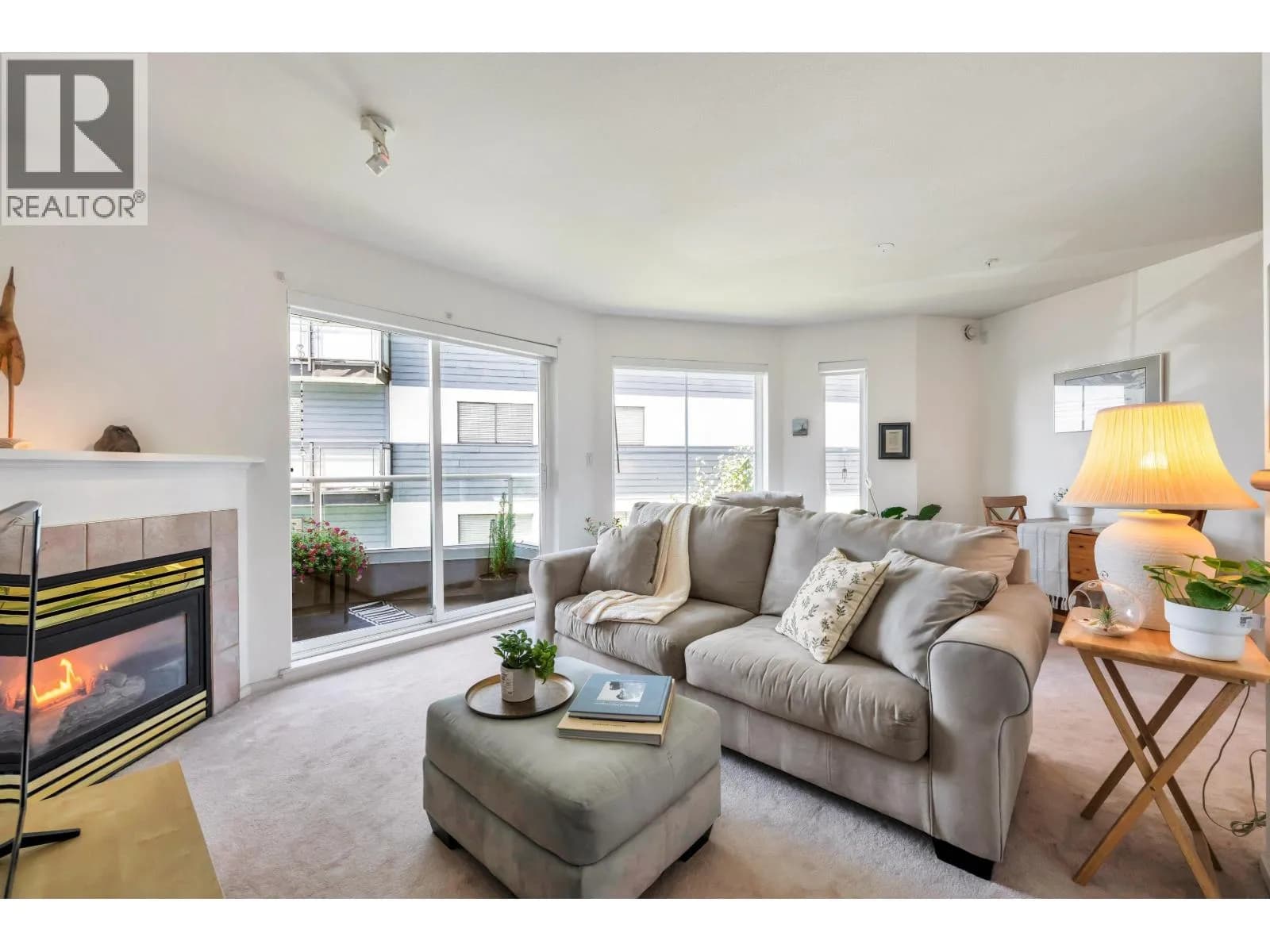 #206 245 ST. DAVIDS AVENUE, North Vancouver, BC photo 2