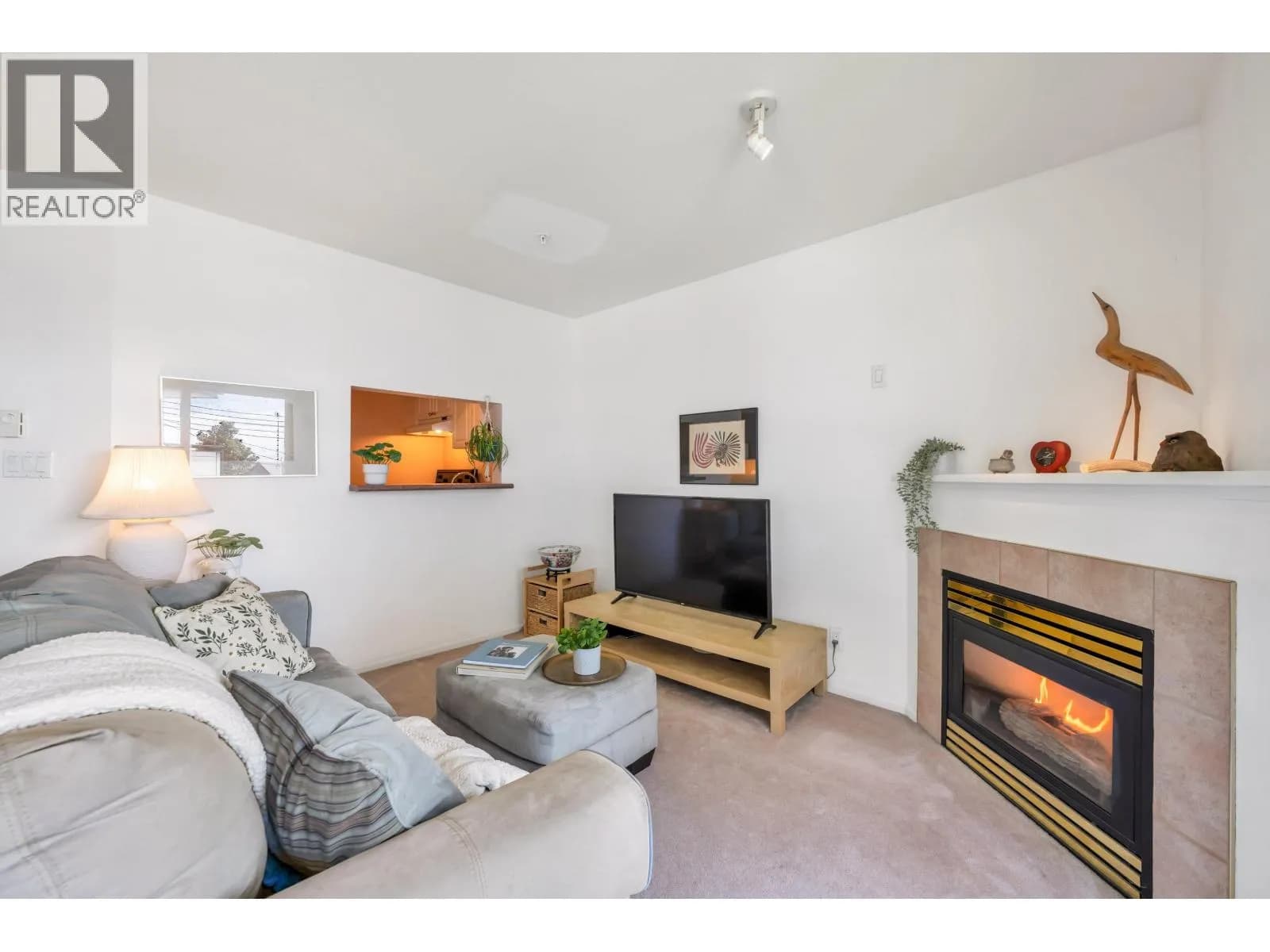 #206 245 ST. DAVIDS AVENUE, North Vancouver, BC photo 3