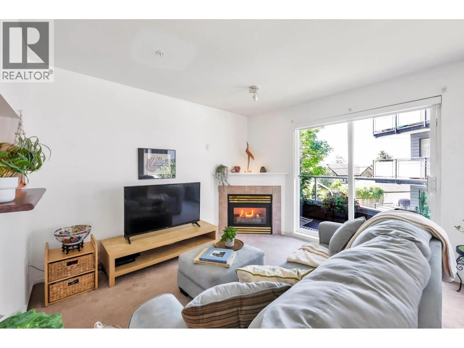 #206 245 ST. DAVIDS AVENUE, North Vancouver, BC photo 4