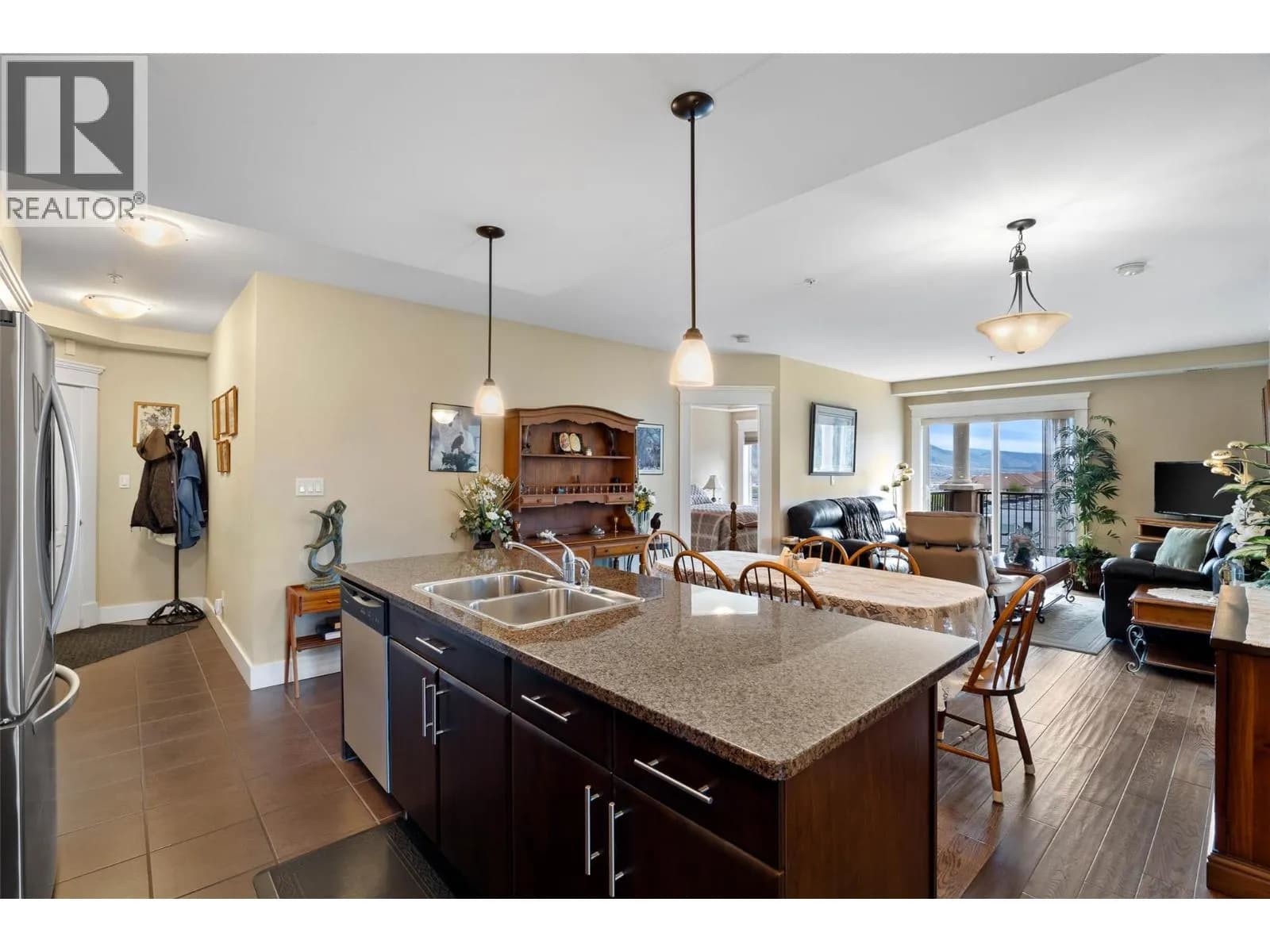 #606 975 Victoria Street W, Kamloops, BC photo 4