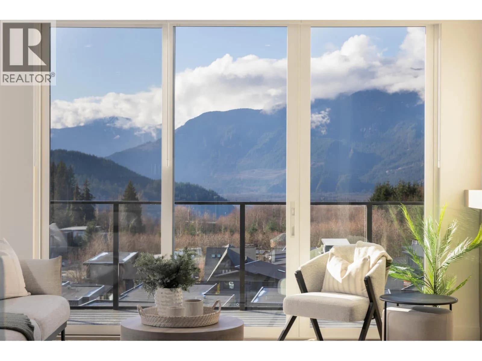 3405 MAMQUAM ROAD, Squamish