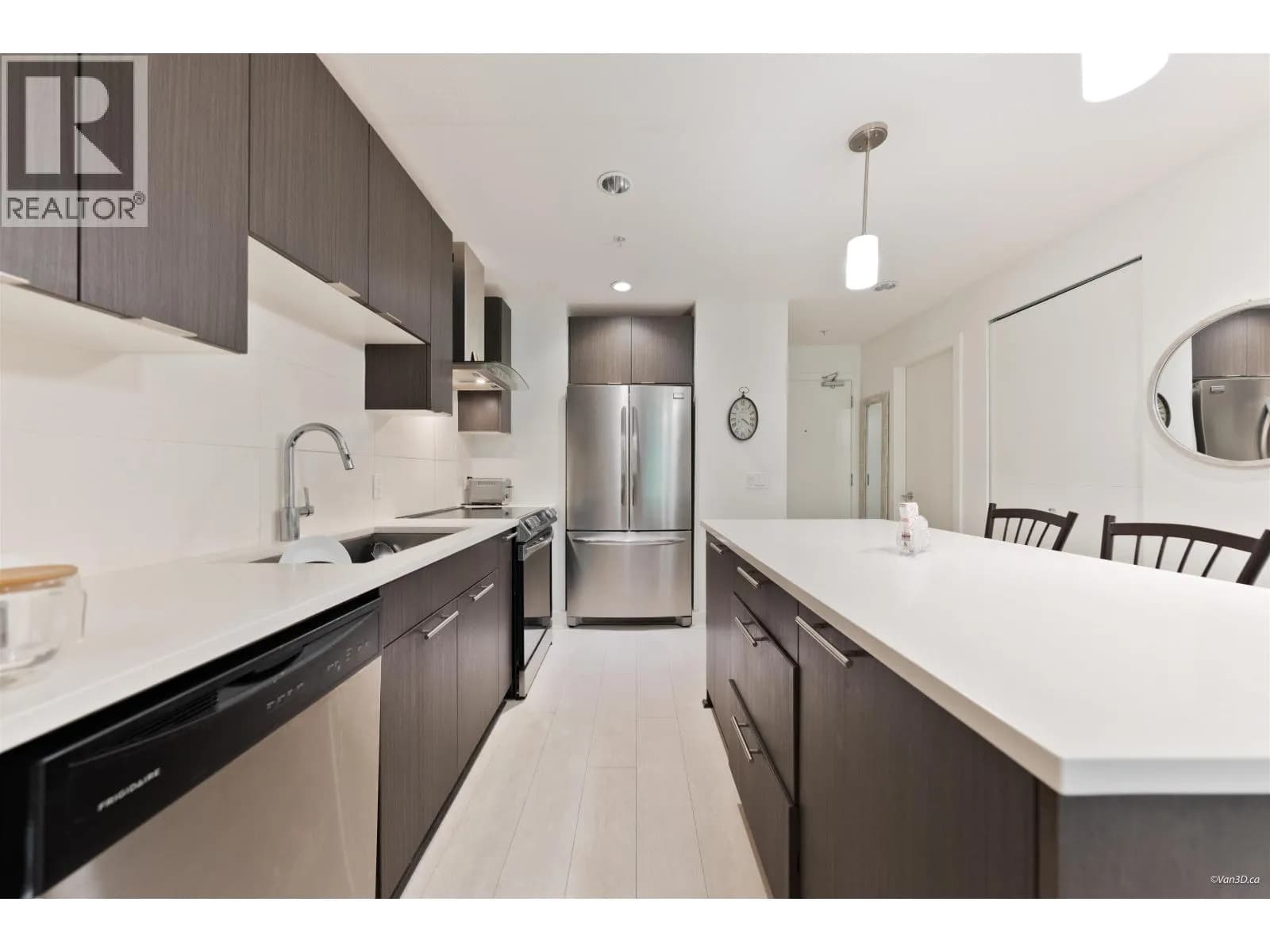 #205 733 W 3RD STREET, North Vancouver, BC photo 5