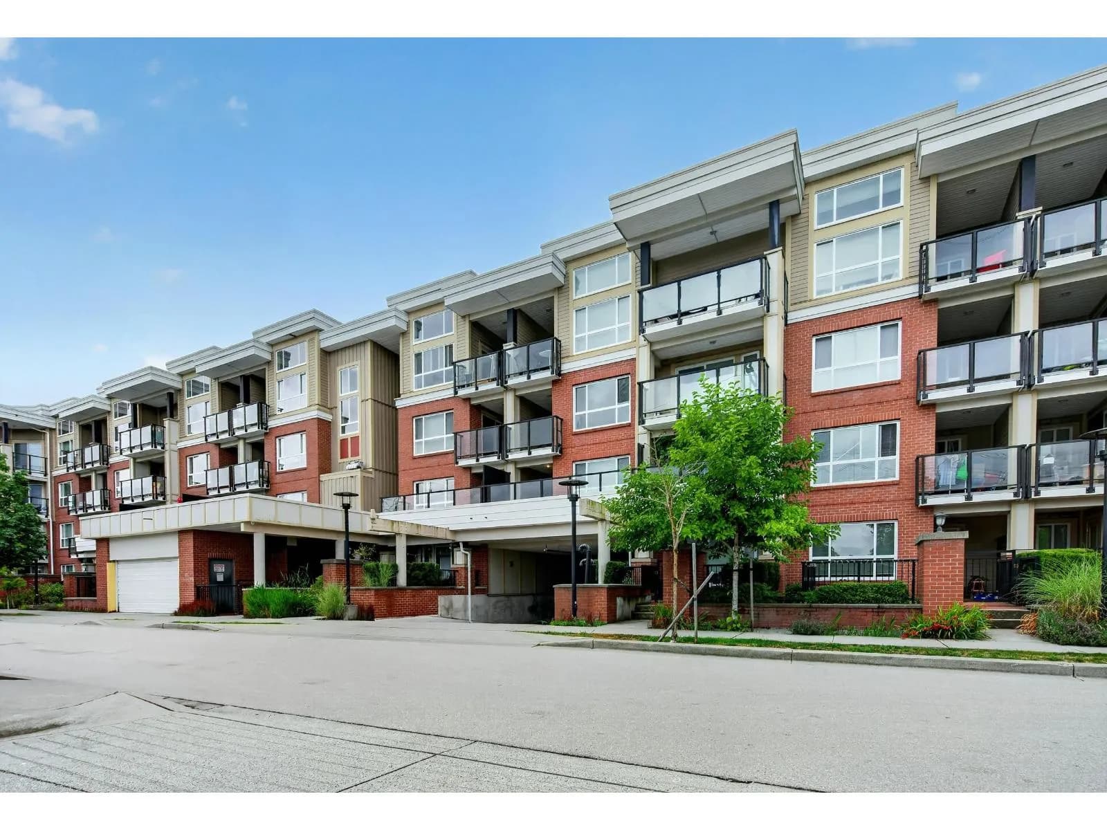 #204 10688 140 STREET, Surrey, BC photo 2