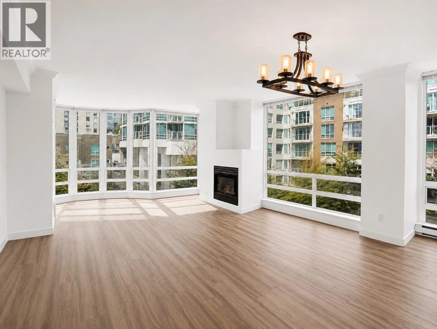 #404 1501 HOWE STREET, Vancouver, BC photo 3