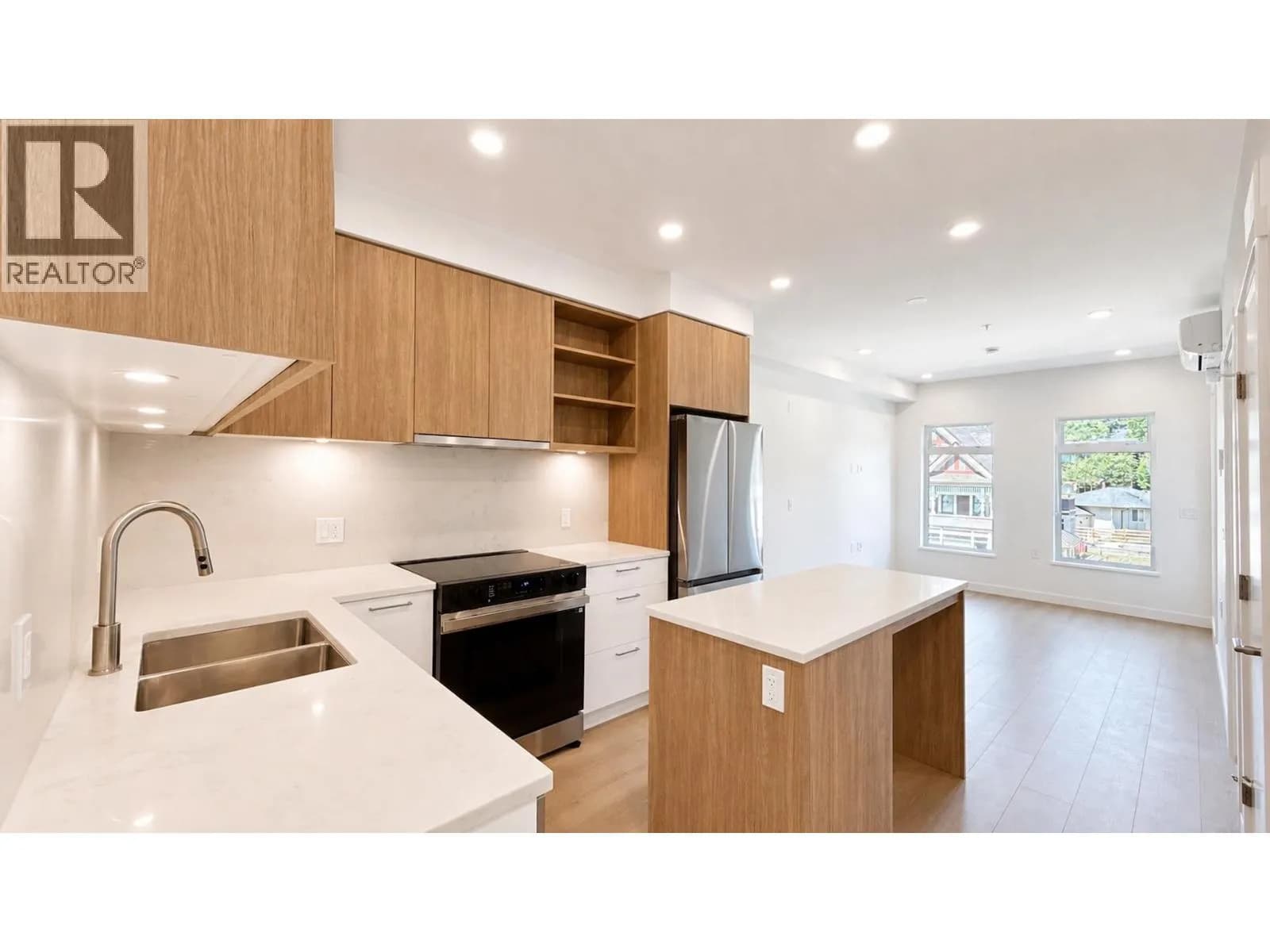 #408 82 FIRST STREET, New Westminster, BC photo 3