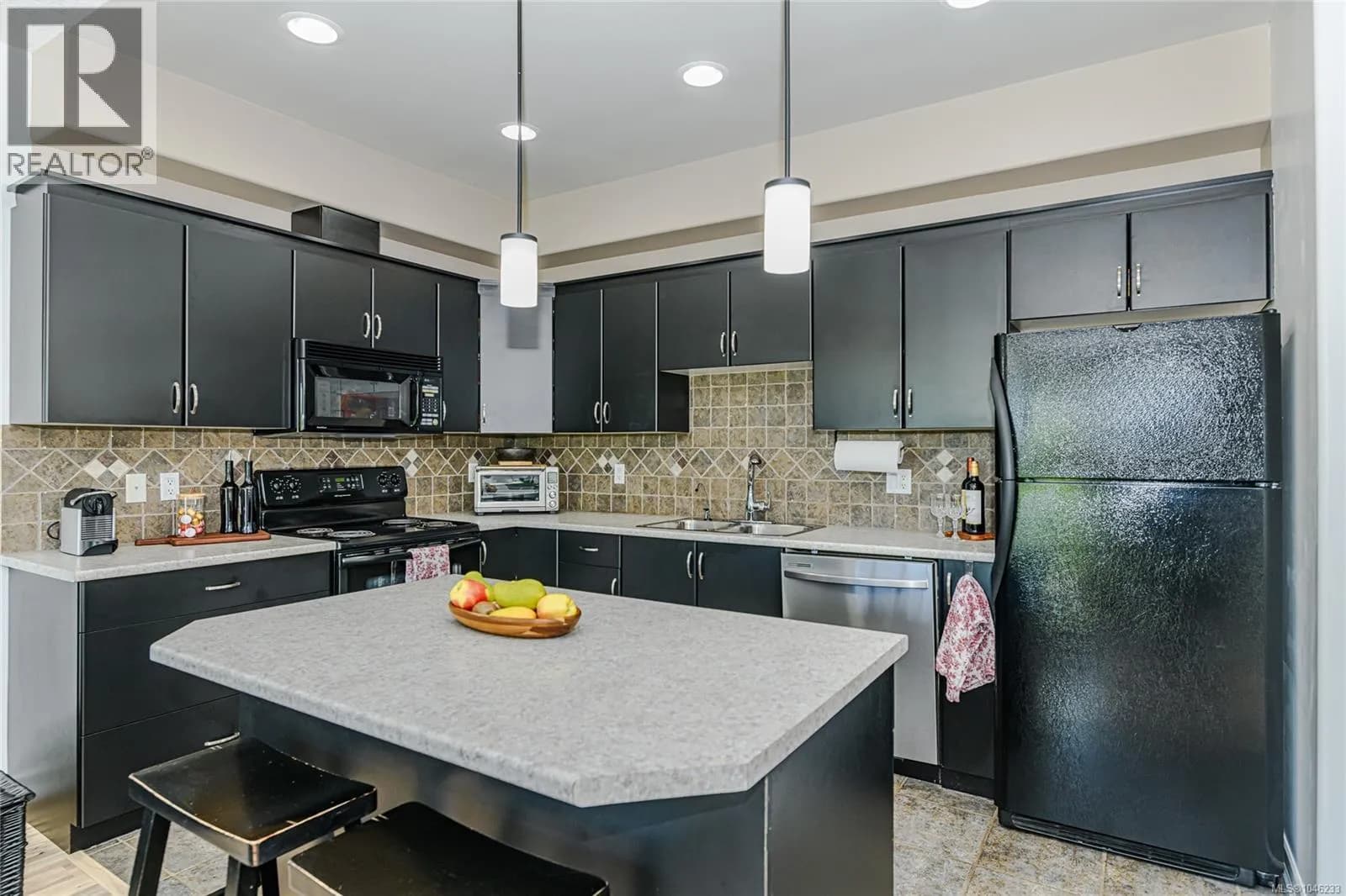 #205 3915 Carey Rd, Saanich, BC photo 2