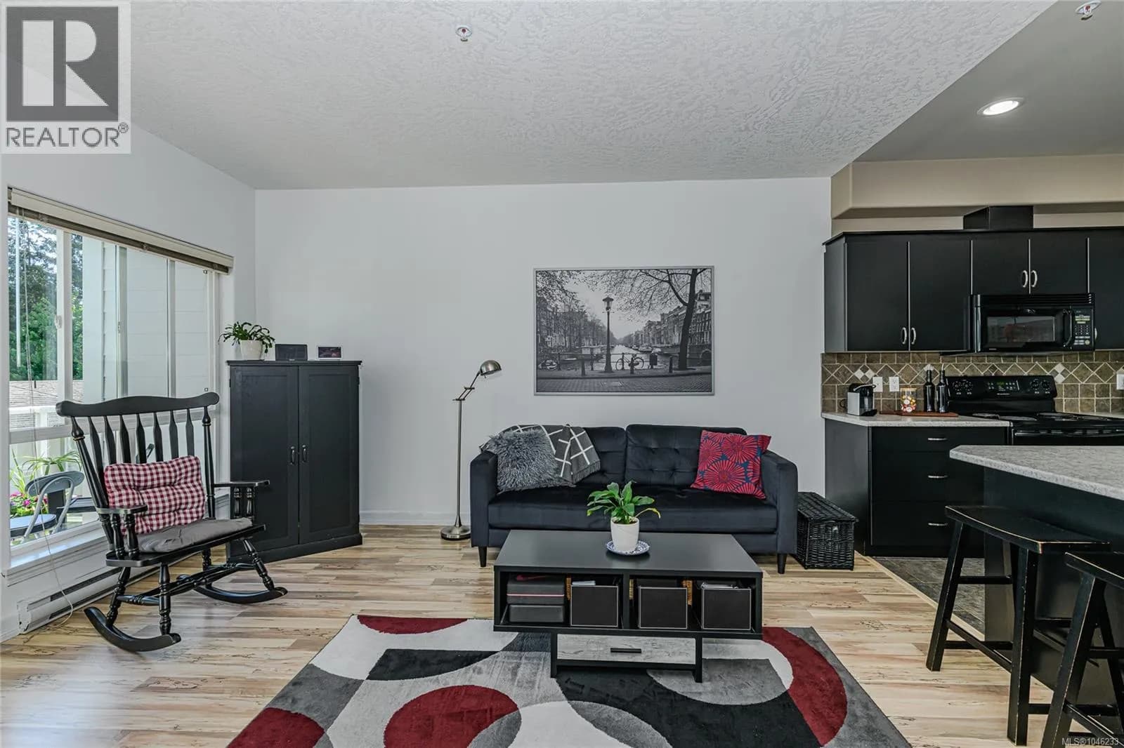 #205 3915 Carey Rd, Saanich, BC photo 4