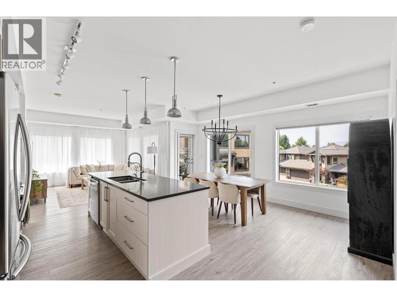#206 4380 Lakeshore Road, Kelowna, BC photo 1