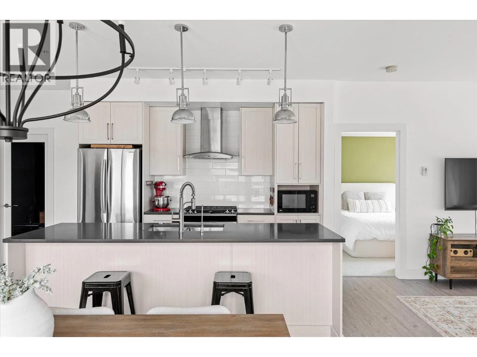 #206 4380 Lakeshore Road, Kelowna, BC photo 2