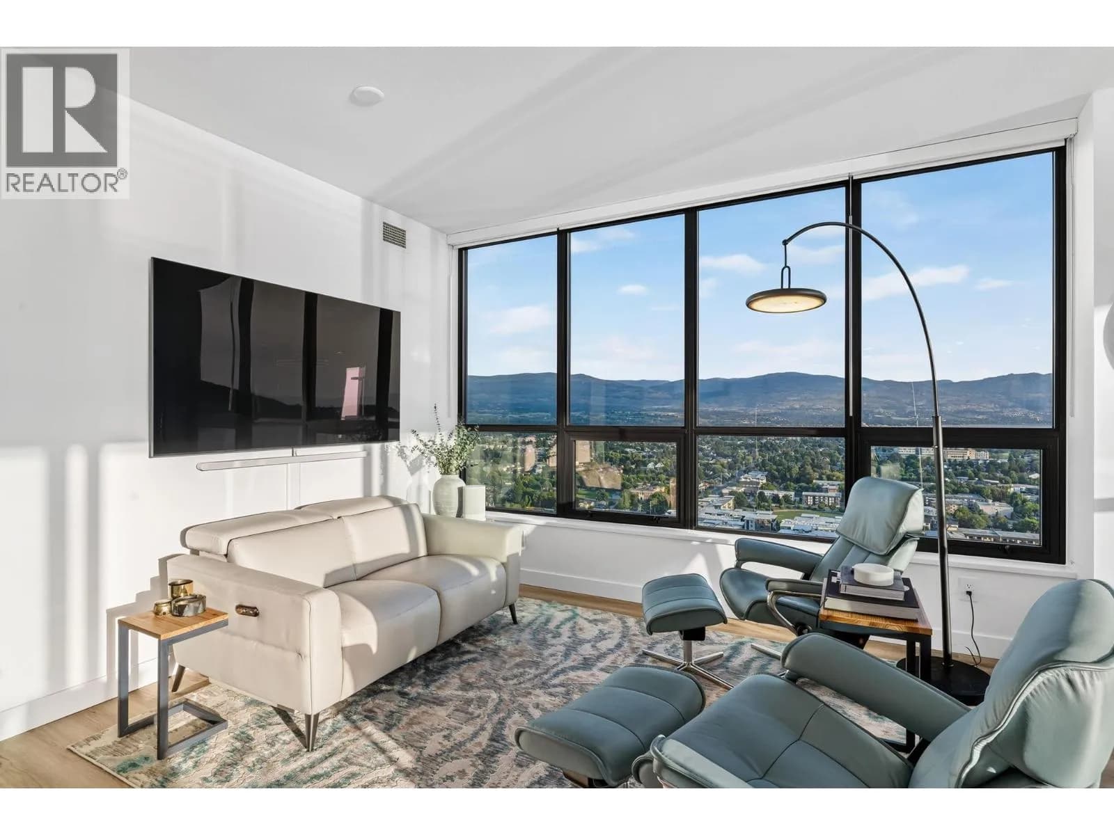 #3202 1488 Bertram Street, Kelowna, BC photo 4