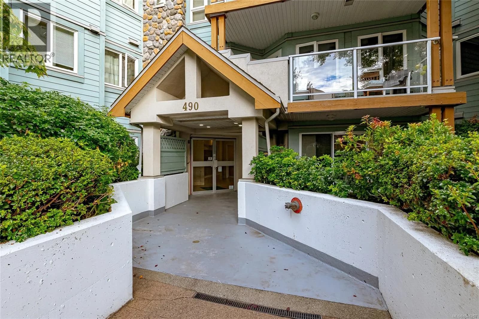 490 Marsett Pl, Saanich